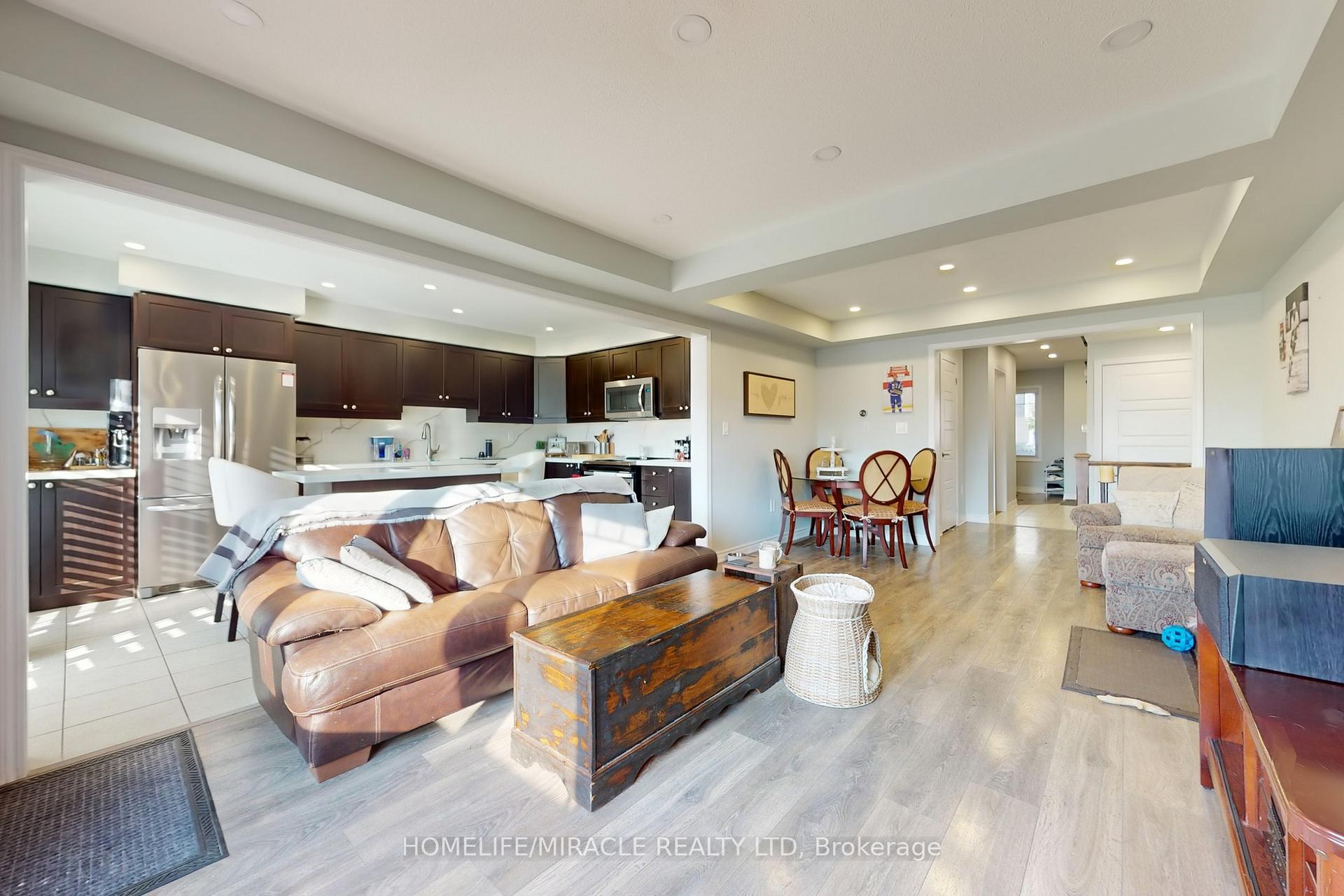 Photo 9 of 1168 Duignan Crescent, Milton, Ford — HOMEH