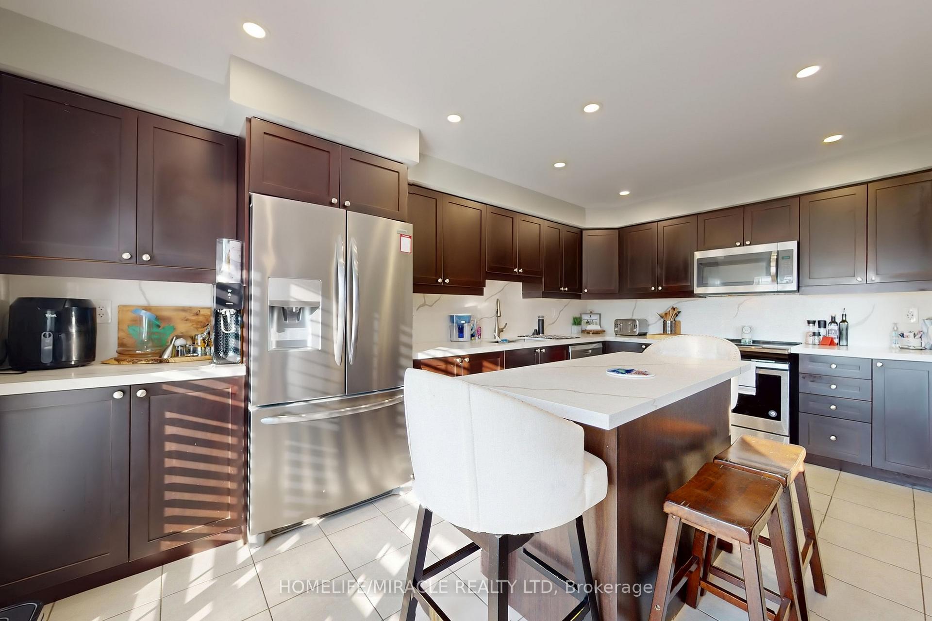 Photo 8 of 1168 Duignan Crescent, Milton, Ford — HOMEH