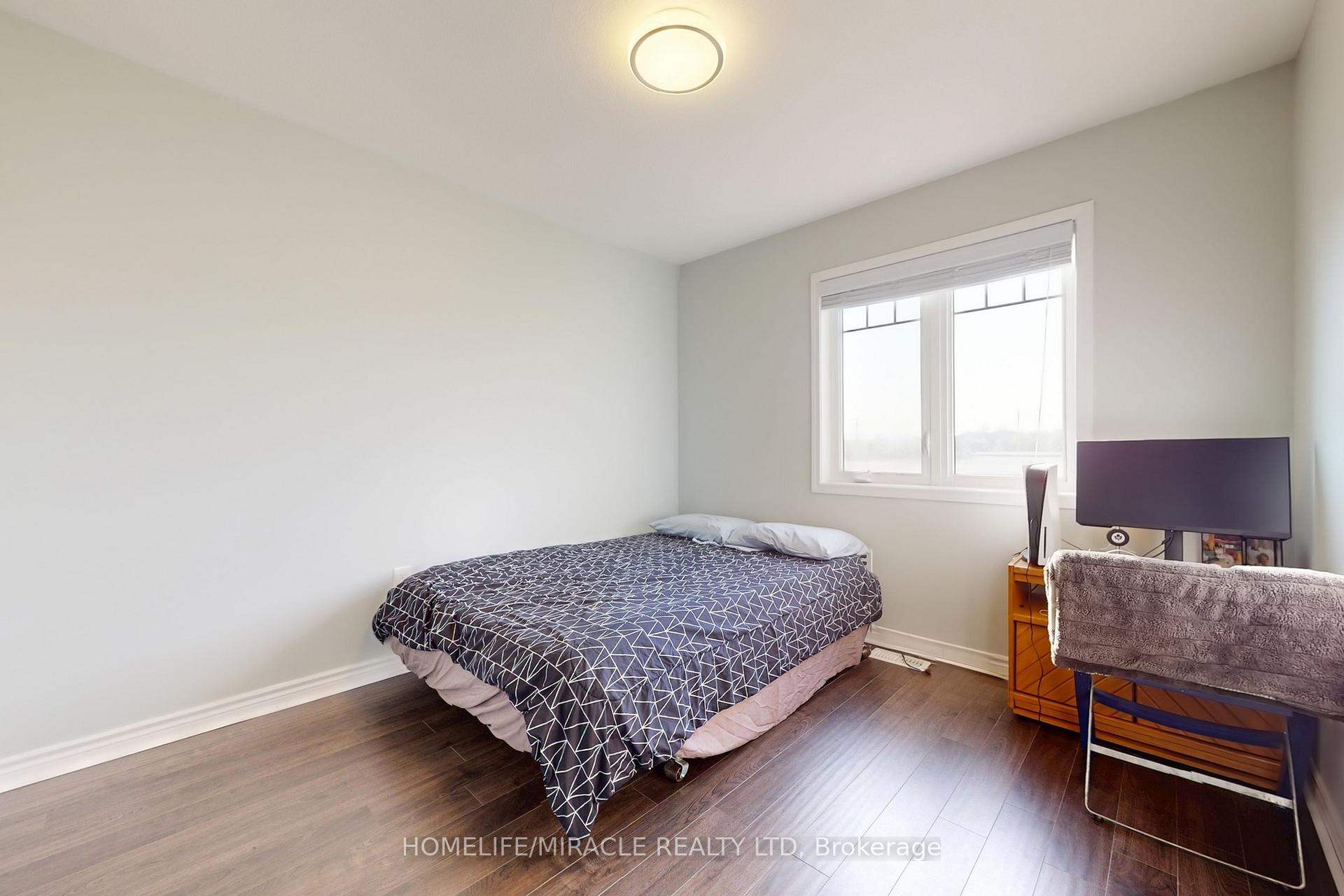 Photo 15 of 1168 Duignan Crescent, Milton, Ford — HOMEH