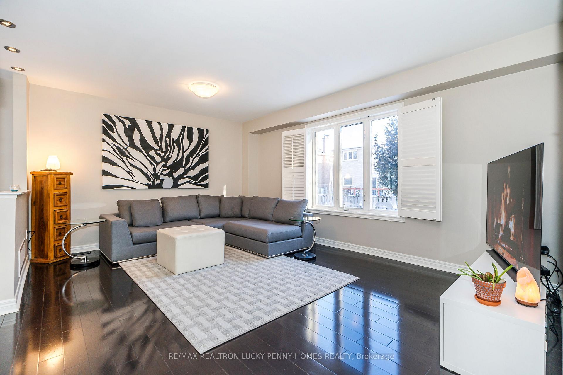 Photo 4 of 30 Sunway Square, Markham, Raymerville — HOMEH