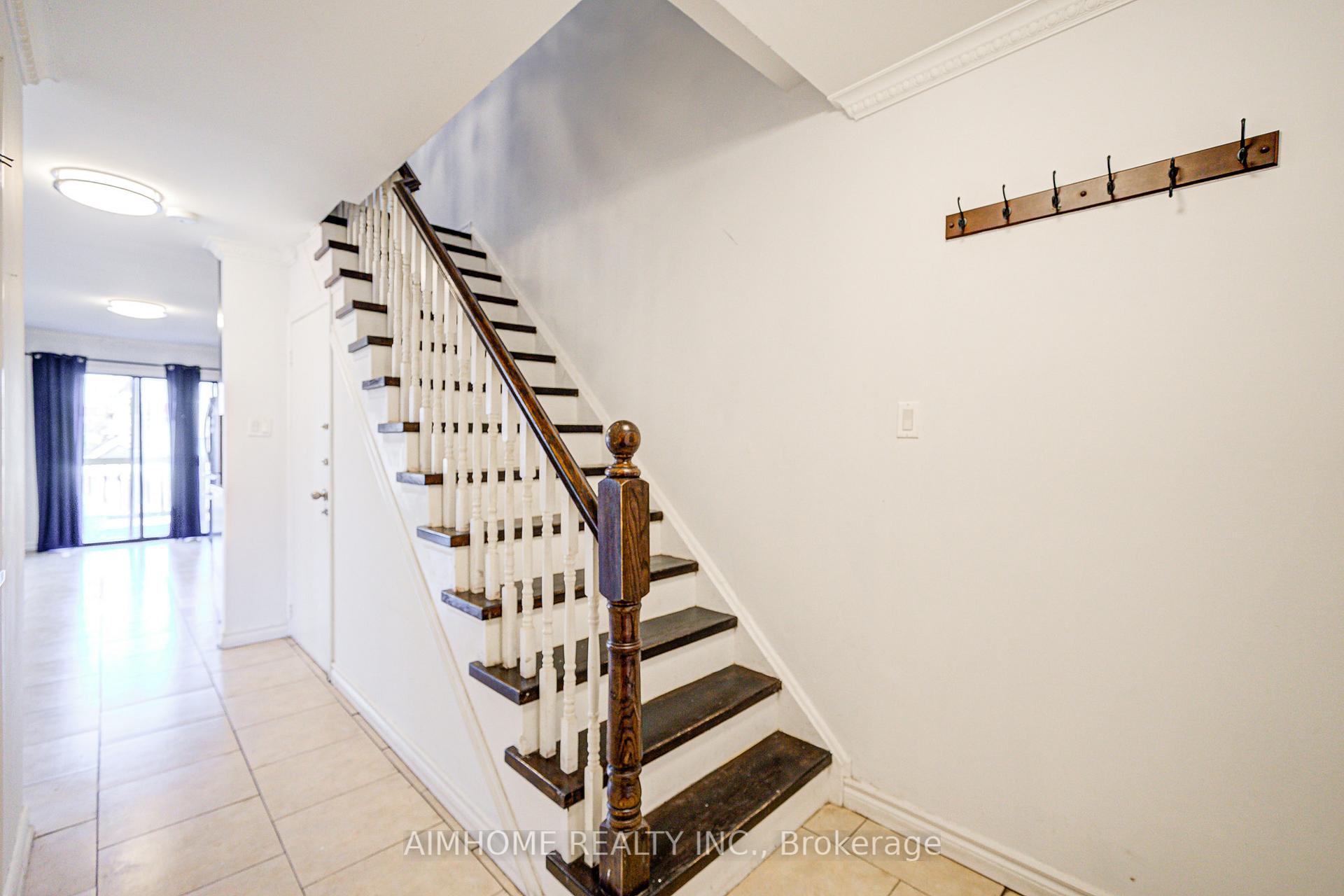 Photo 6 of 133 Ashmore Crescent, Markham, Milliken Mills East — HOMEH