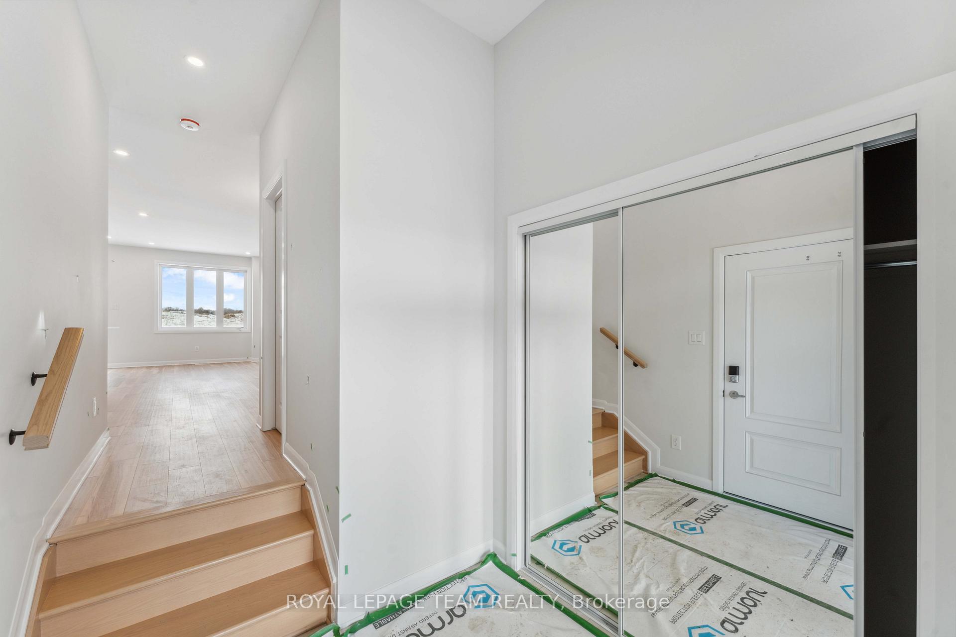 Photo 3 of 134 Invention Boulevard, Ottawa, Kanata - Morgan's Grant/South March — HOMEH