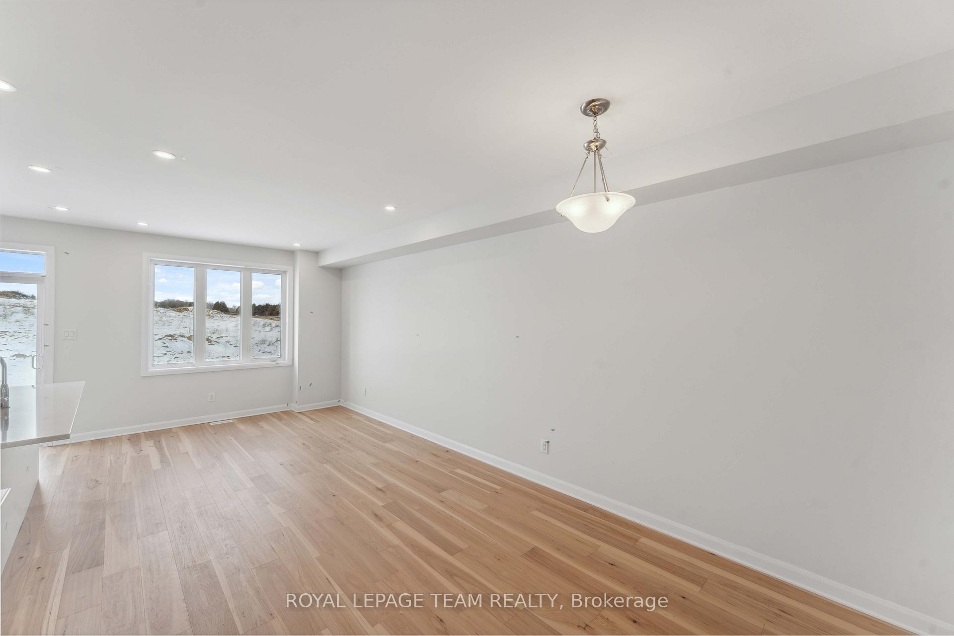 Photo 5 of 134 Invention Boulevard, Ottawa, Kanata - Morgan's Grant/South March — HOMEH