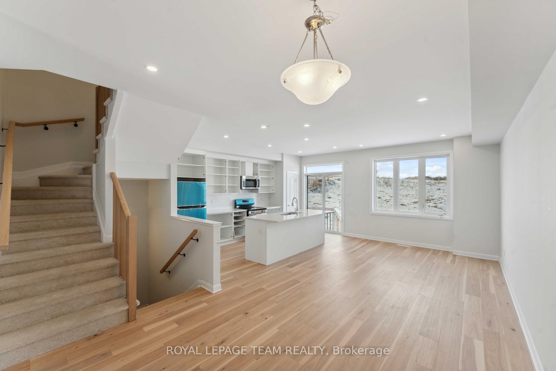 Photo 6 of 134 Invention Boulevard, Ottawa, Kanata - Morgan's Grant/South March — HOMEH