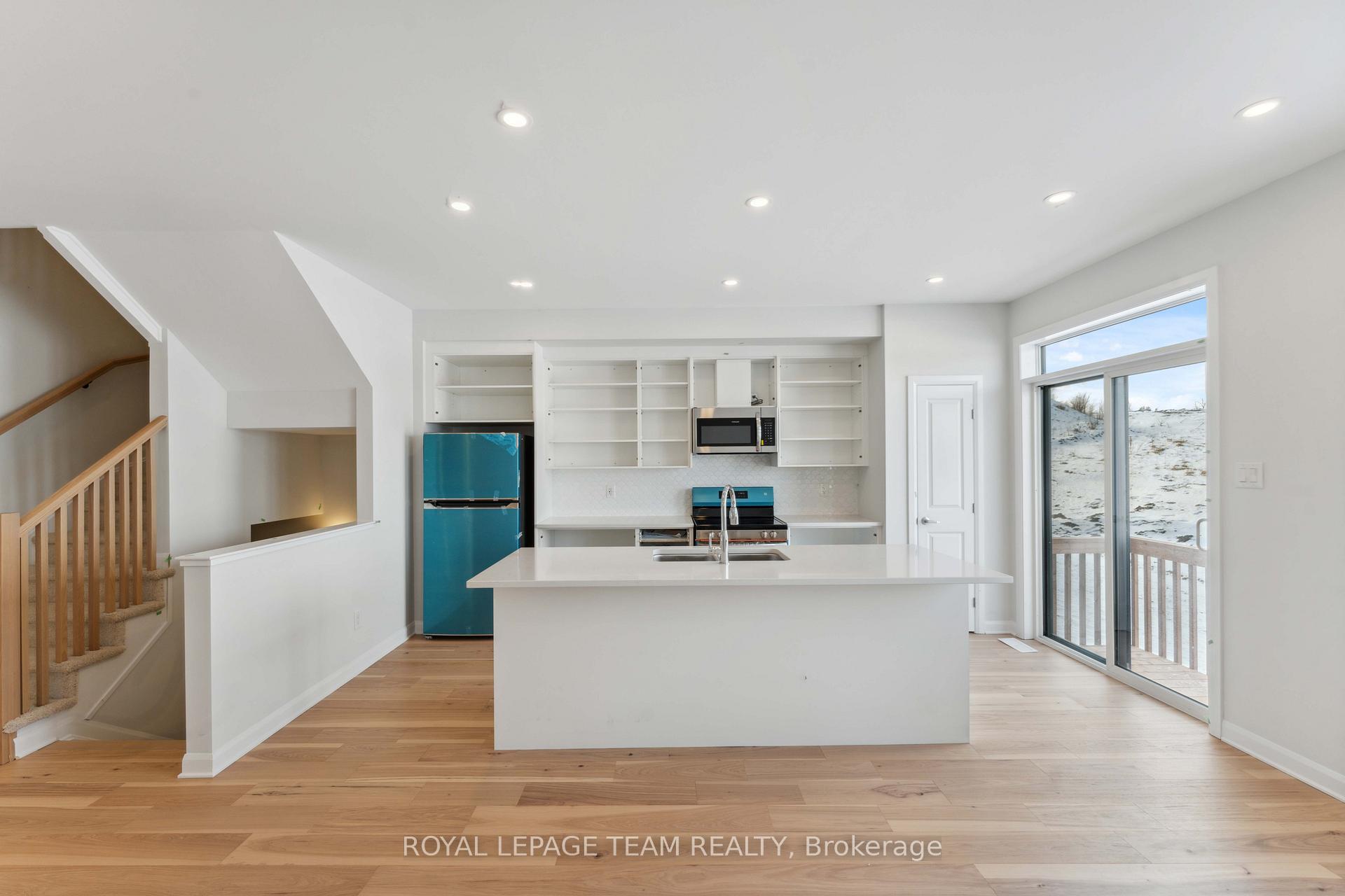 Photo 8 of 134 Invention Boulevard, Ottawa, Kanata - Morgan's Grant/South March — HOMEH
