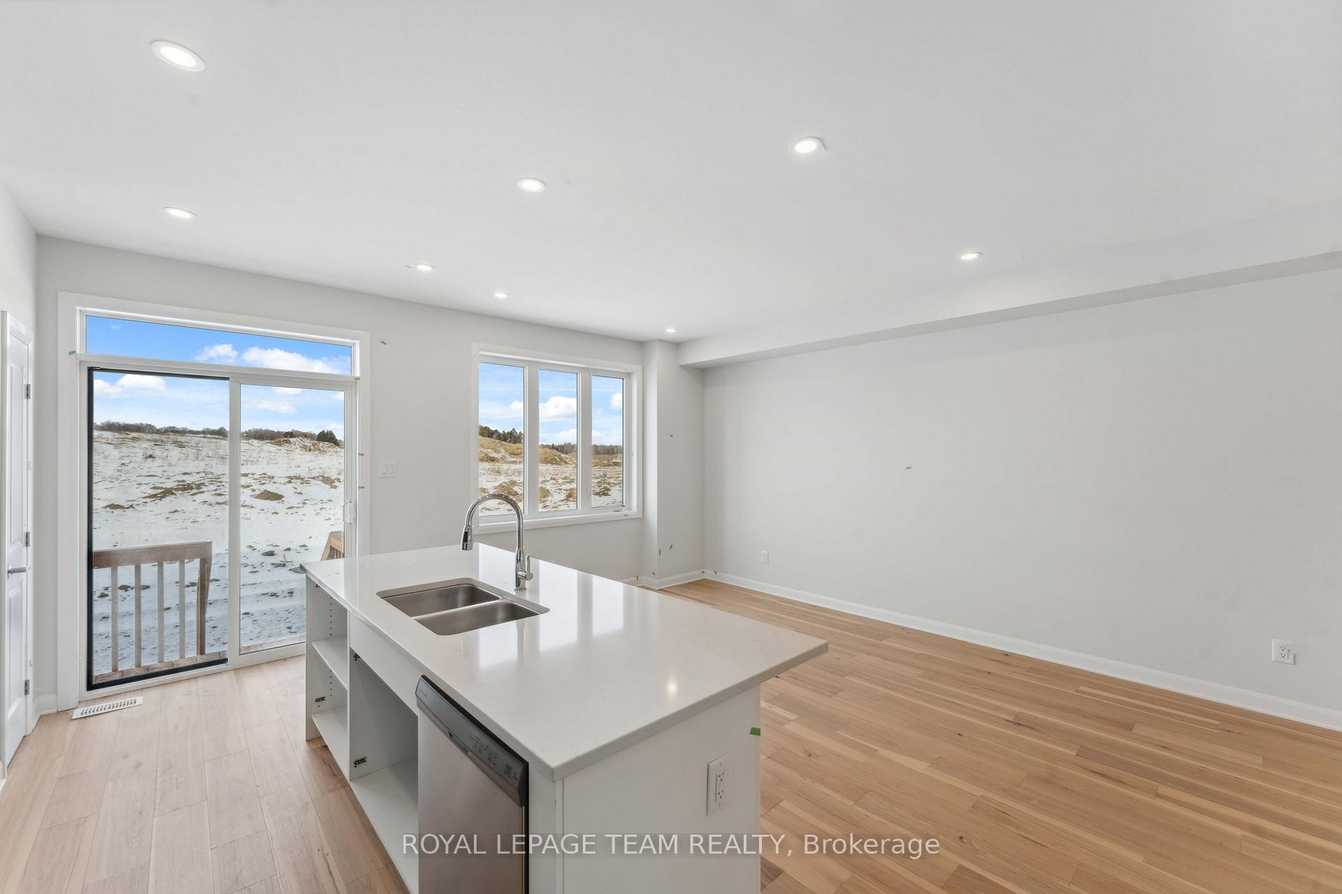 Photo 9 of 134 Invention Boulevard, Ottawa, Kanata - Morgan's Grant/South March — HOMEH