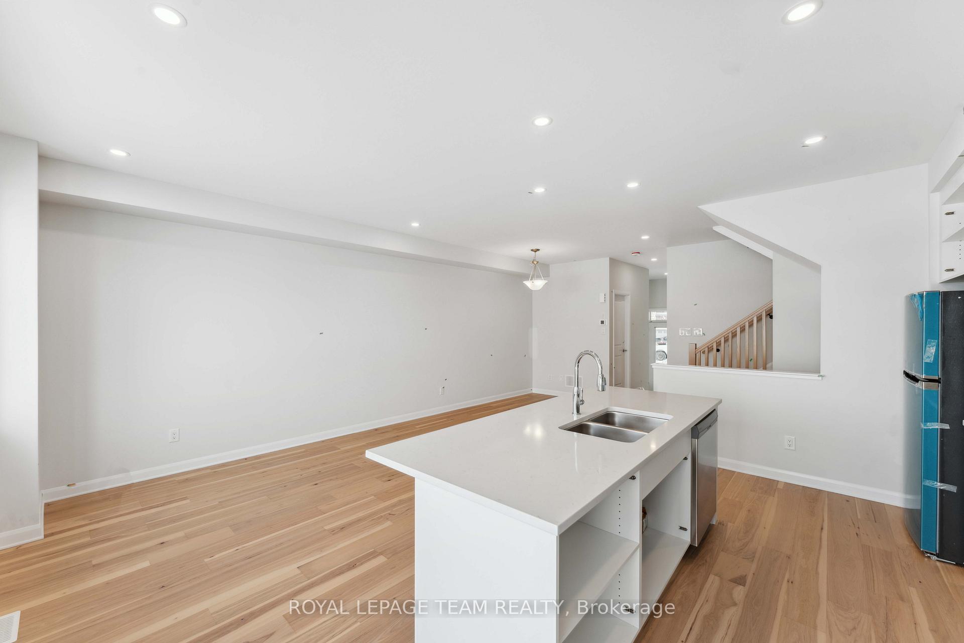 Photo 10 of 134 Invention Boulevard, Ottawa, Kanata - Morgan's Grant/South March — HOMEH