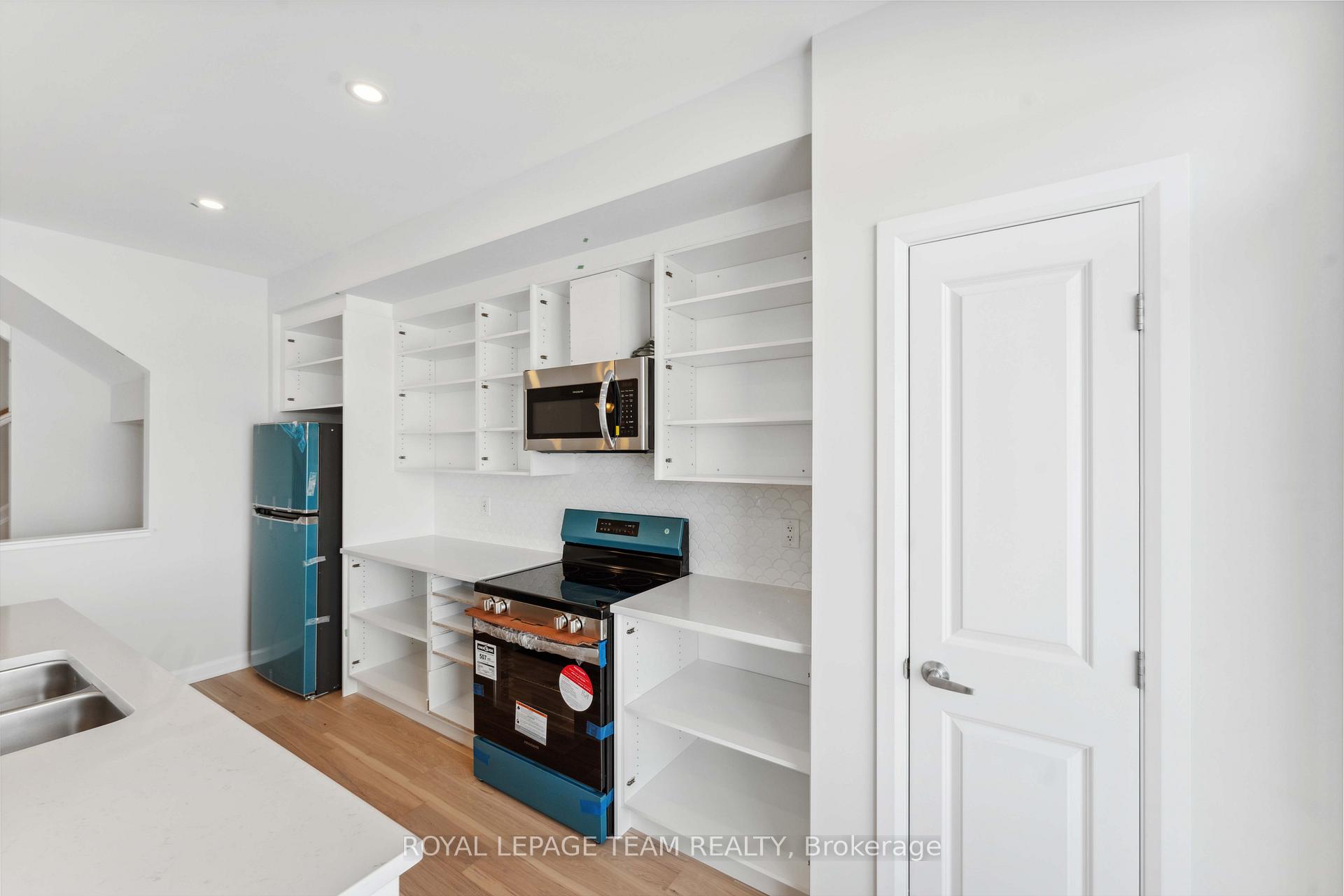 Photo 11 of 134 Invention Boulevard, Ottawa, Kanata - Morgan's Grant/South March — HOMEH