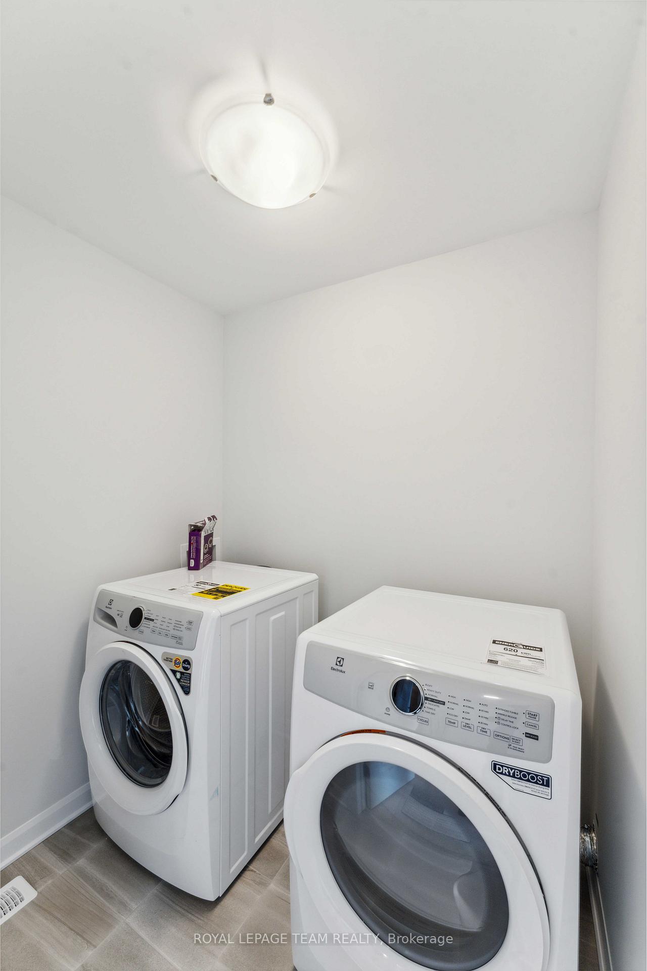 Photo 24 of 134 Invention Boulevard, Ottawa, Kanata - Morgan's Grant/South March — HOMEH