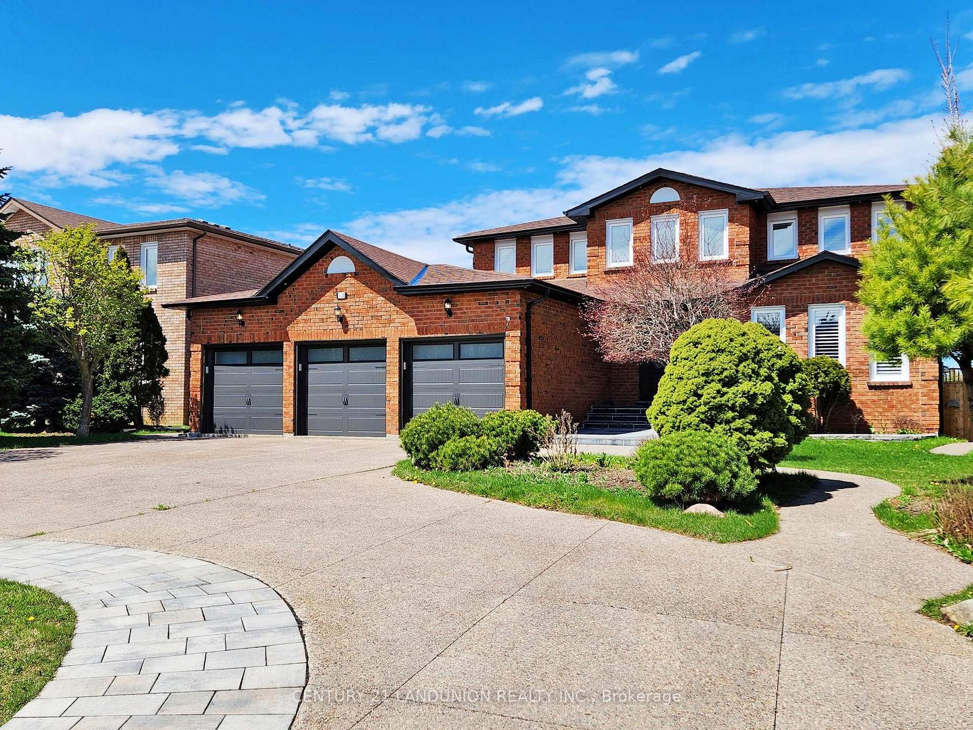 Photo 1 of 18 Ravenhill Crescent, Markham, Milliken Mills East — HOMEH