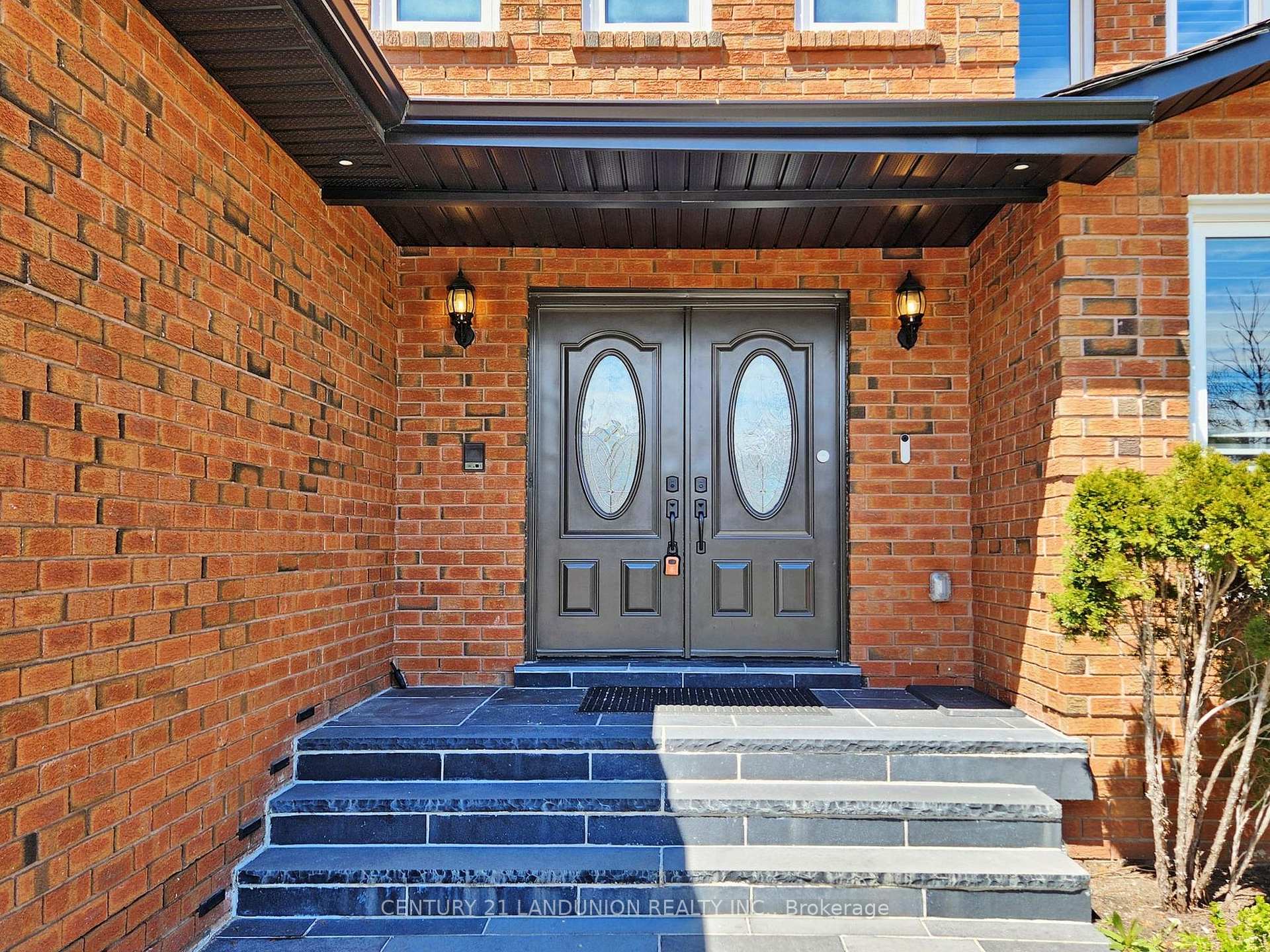 Photo 3 of 18 Ravenhill Crescent, Markham, Milliken Mills East — HOMEH