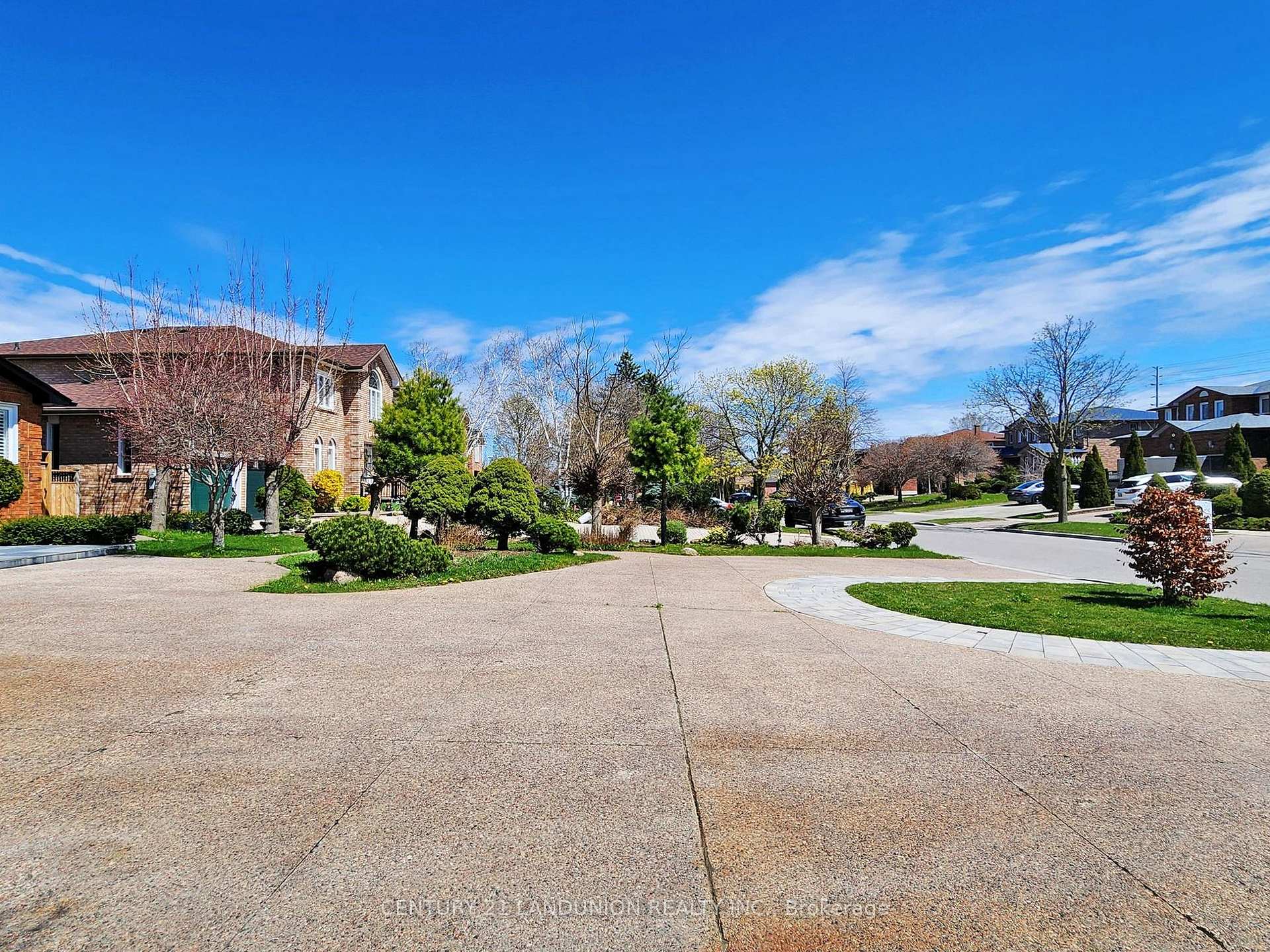 Photo 4 of 18 Ravenhill Crescent, Markham, Milliken Mills East — HOMEH