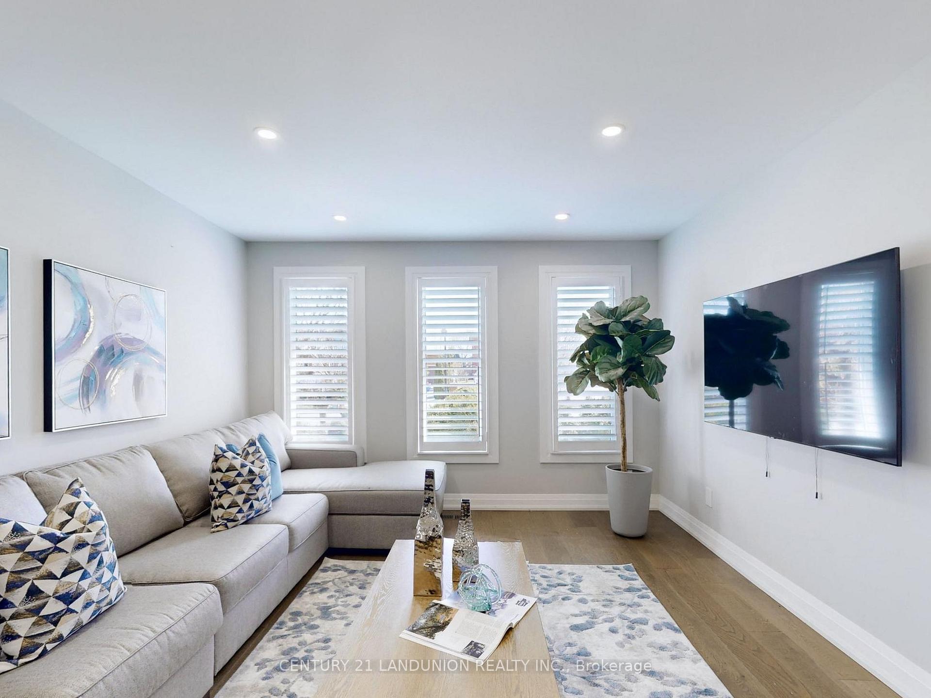 Photo 5 of 18 Ravenhill Crescent, Markham, Milliken Mills East — HOMEH