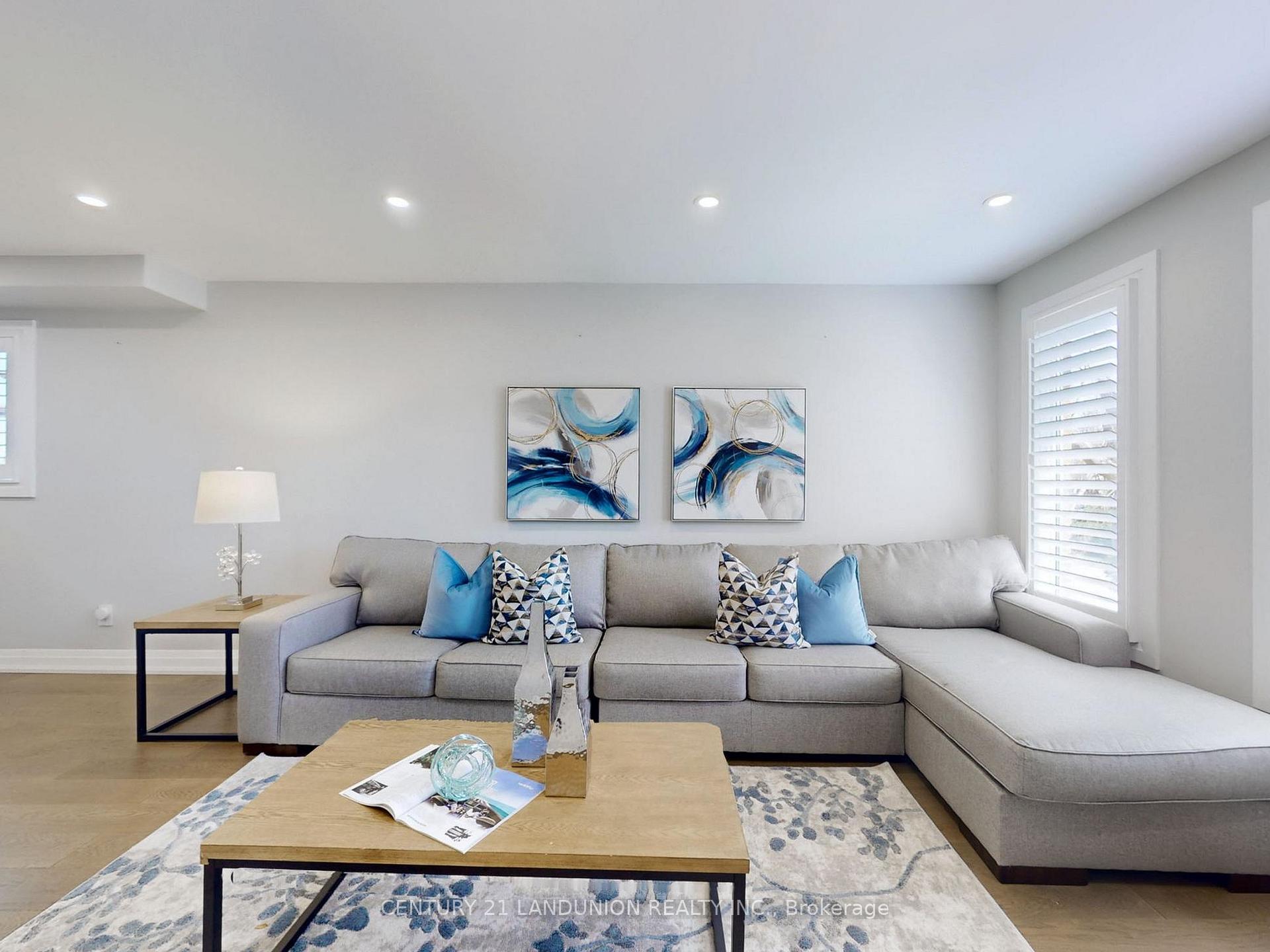 Photo 6 of 18 Ravenhill Crescent, Markham, Milliken Mills East — HOMEH