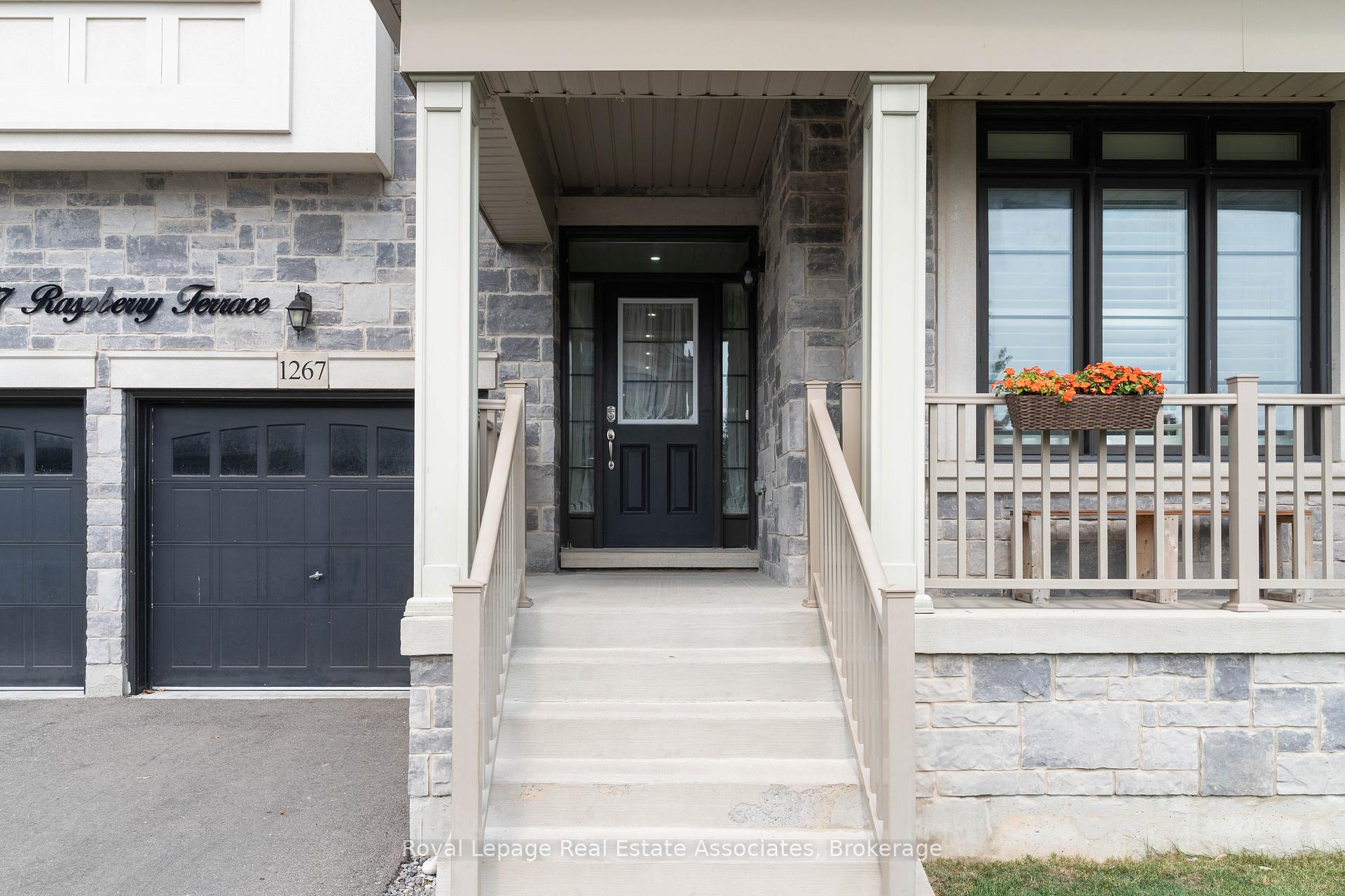 Photo 3 of 1267 Raspberry Terrace, Milton, Ford — HOMEH