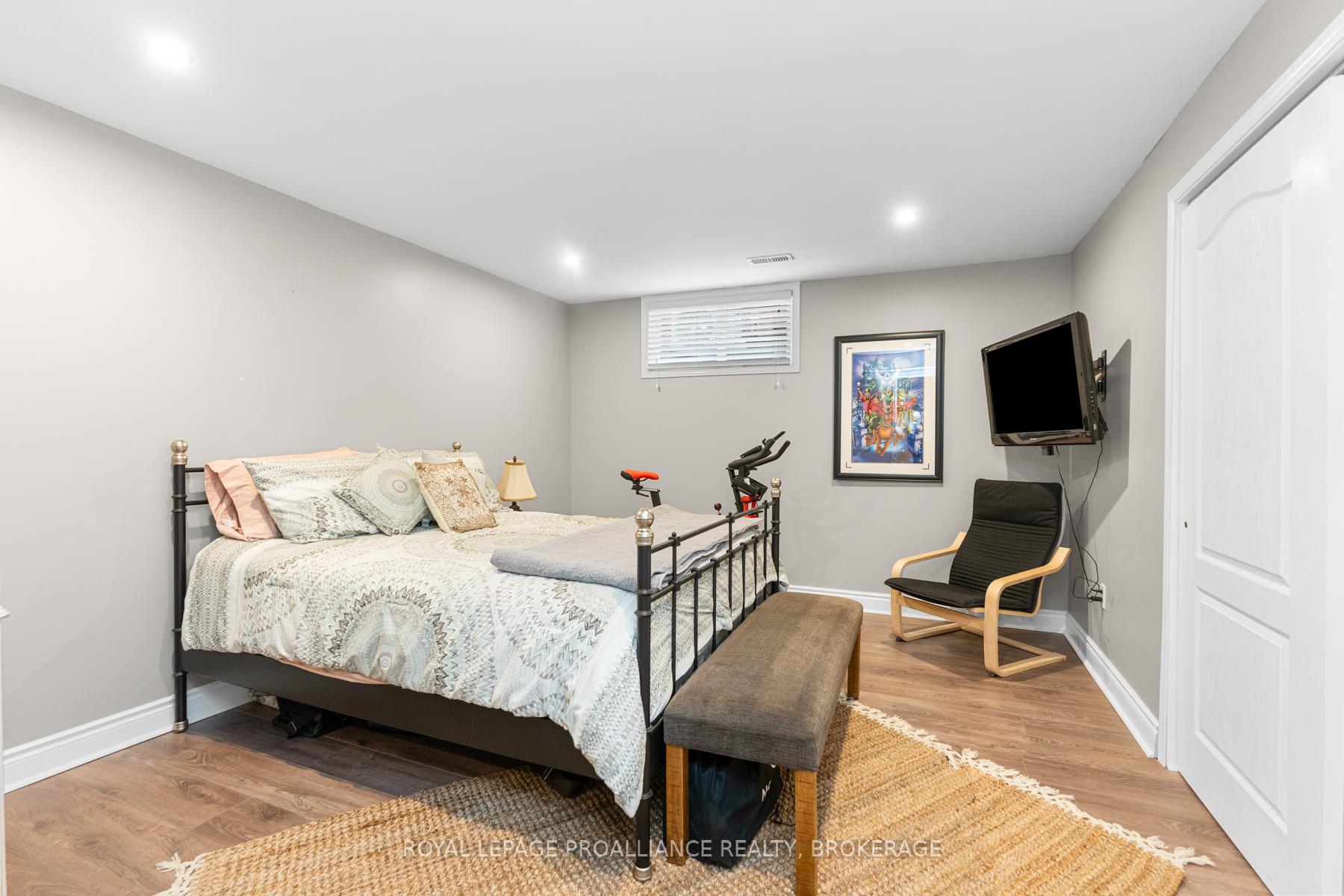 Photo 30 of 1110 Crossfield Avenue, Kingston, City Northwest — HOMEH