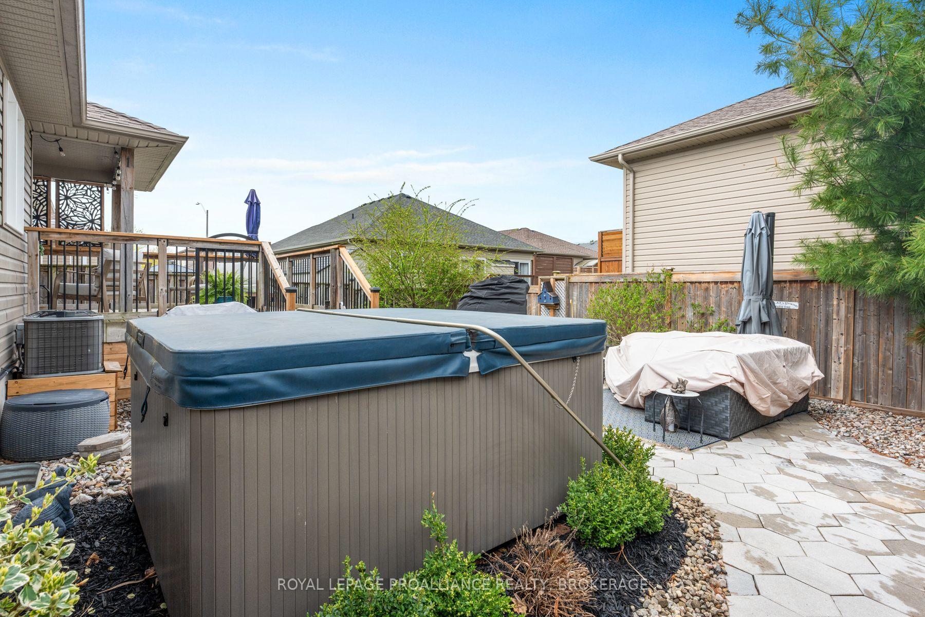 Photo 40 of 1110 Crossfield Avenue, Kingston, City Northwest — HOMEH