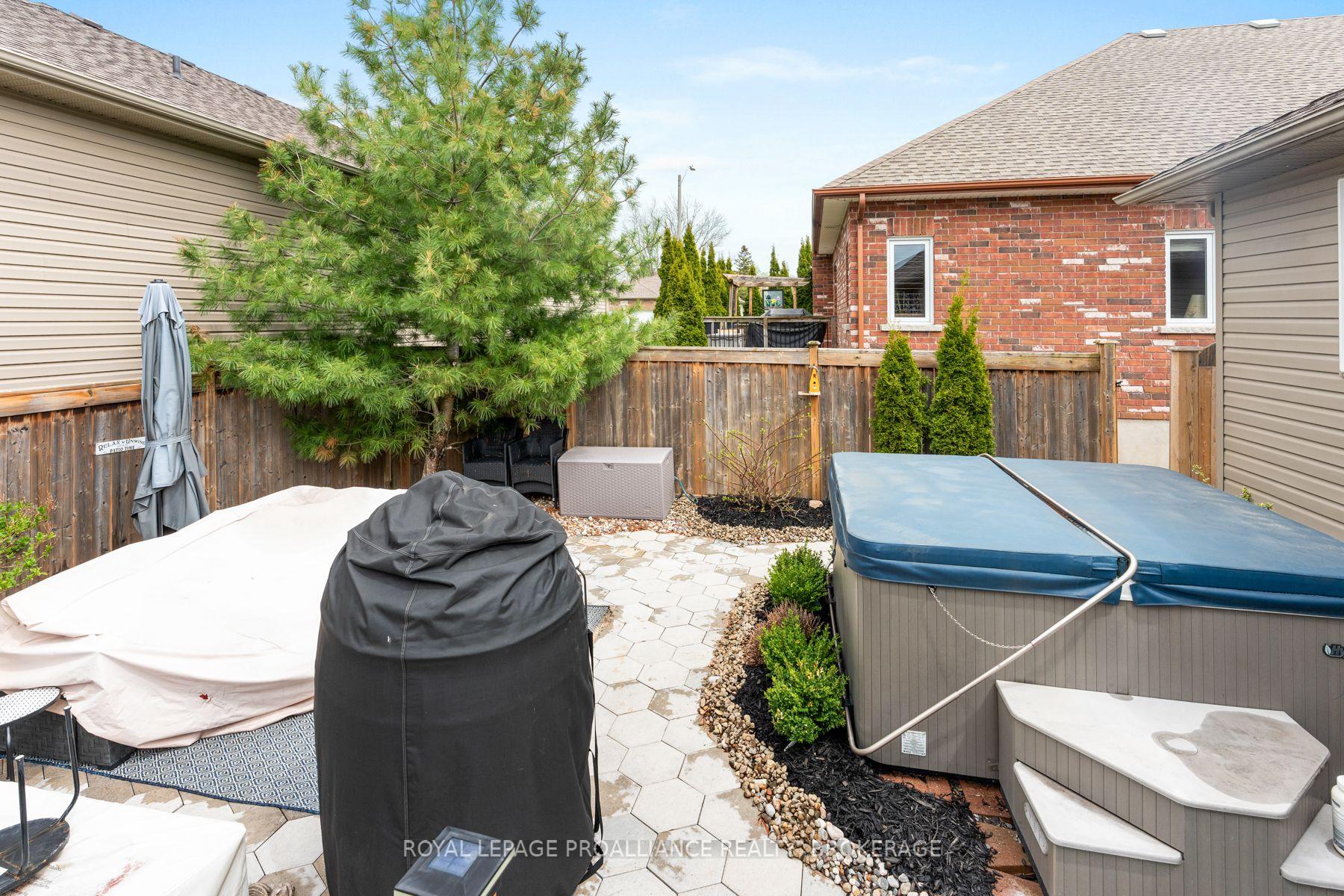 Photo 48 of 1110 Crossfield Avenue, Kingston, City Northwest — HOMEH