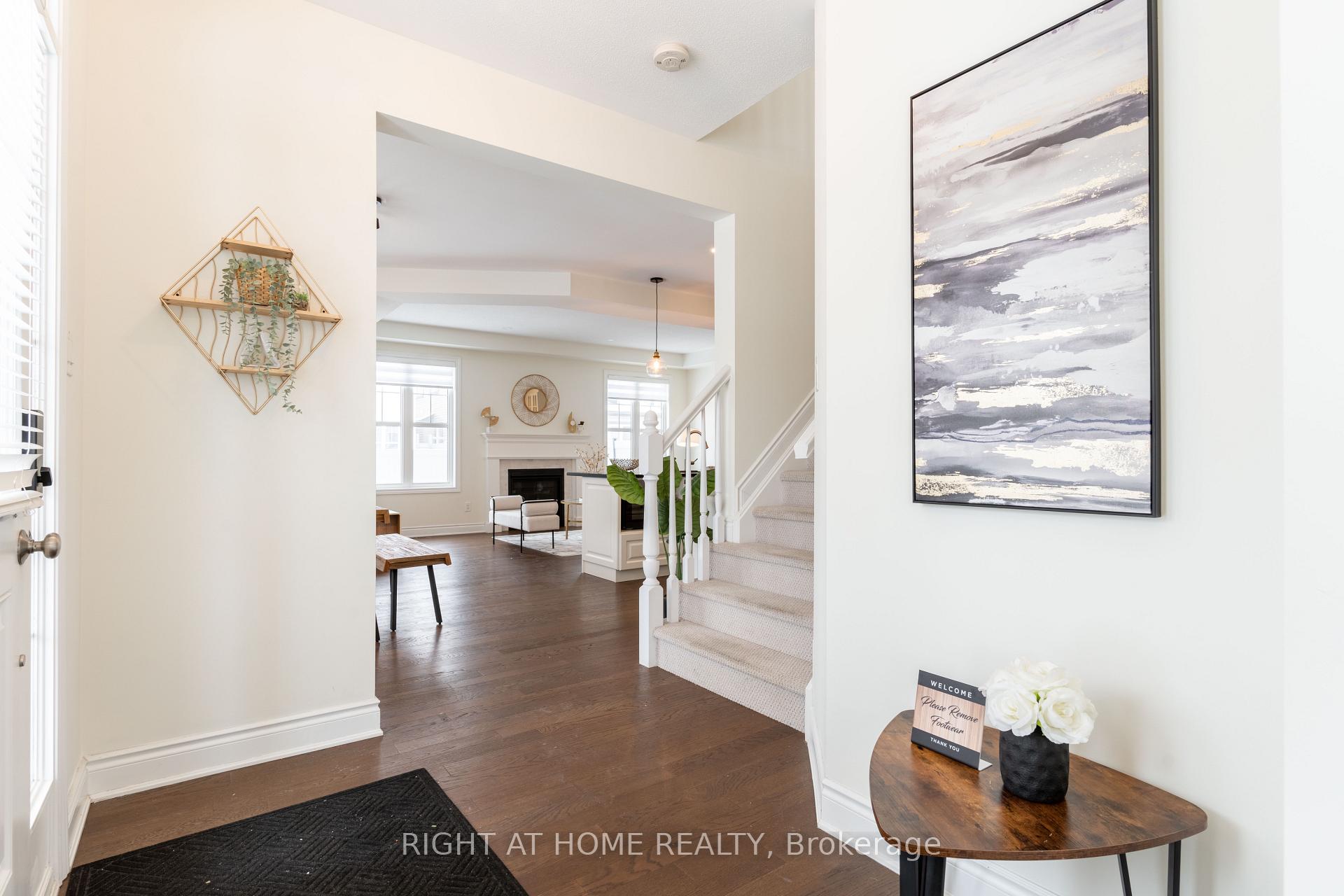 Photo 4 of 156 Cranesbill Road, Ottawa, Kanata - Emerald Meadows/Trailwest — HOMEH