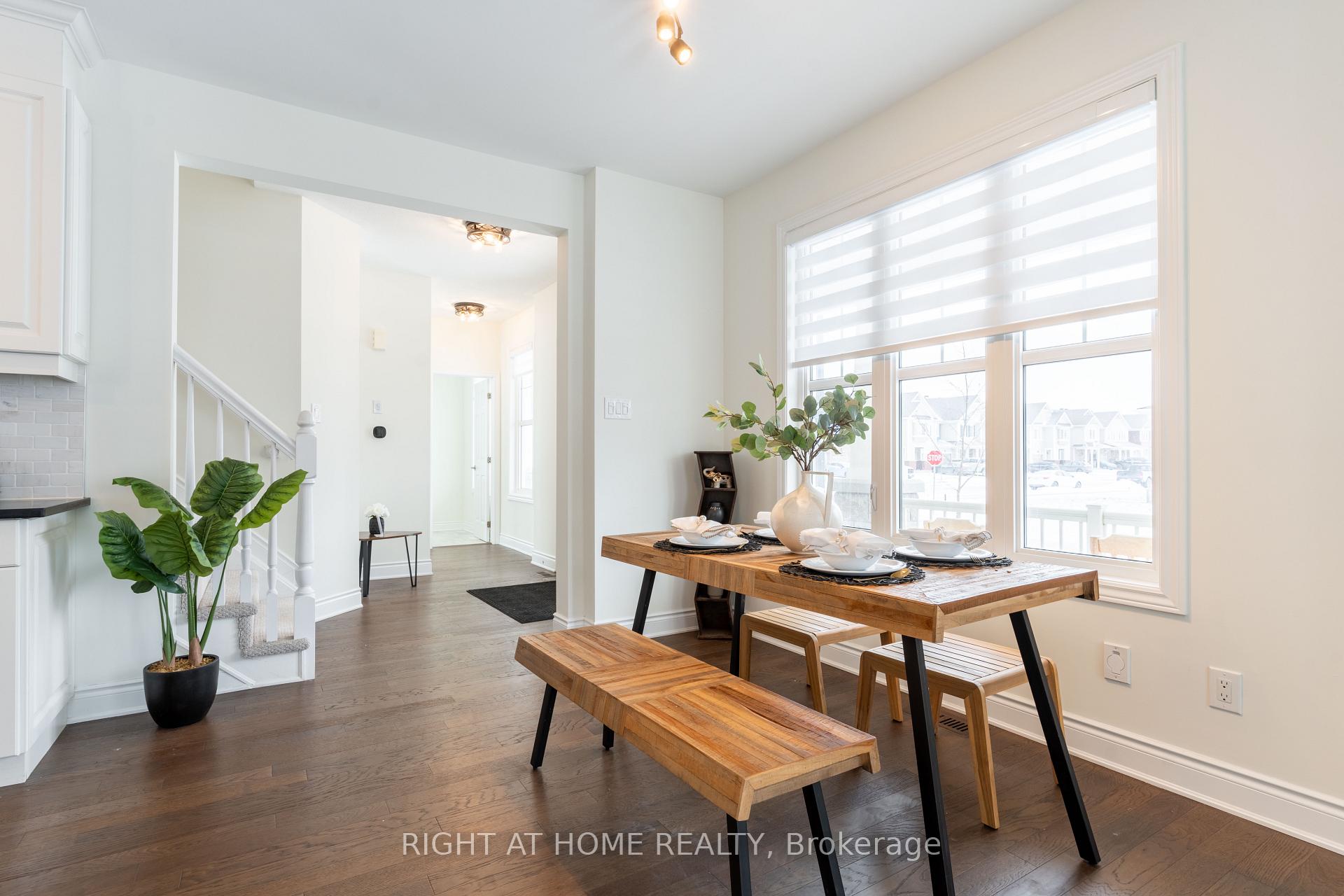 Photo 5 of 156 Cranesbill Road, Ottawa, Kanata - Emerald Meadows/Trailwest — HOMEH