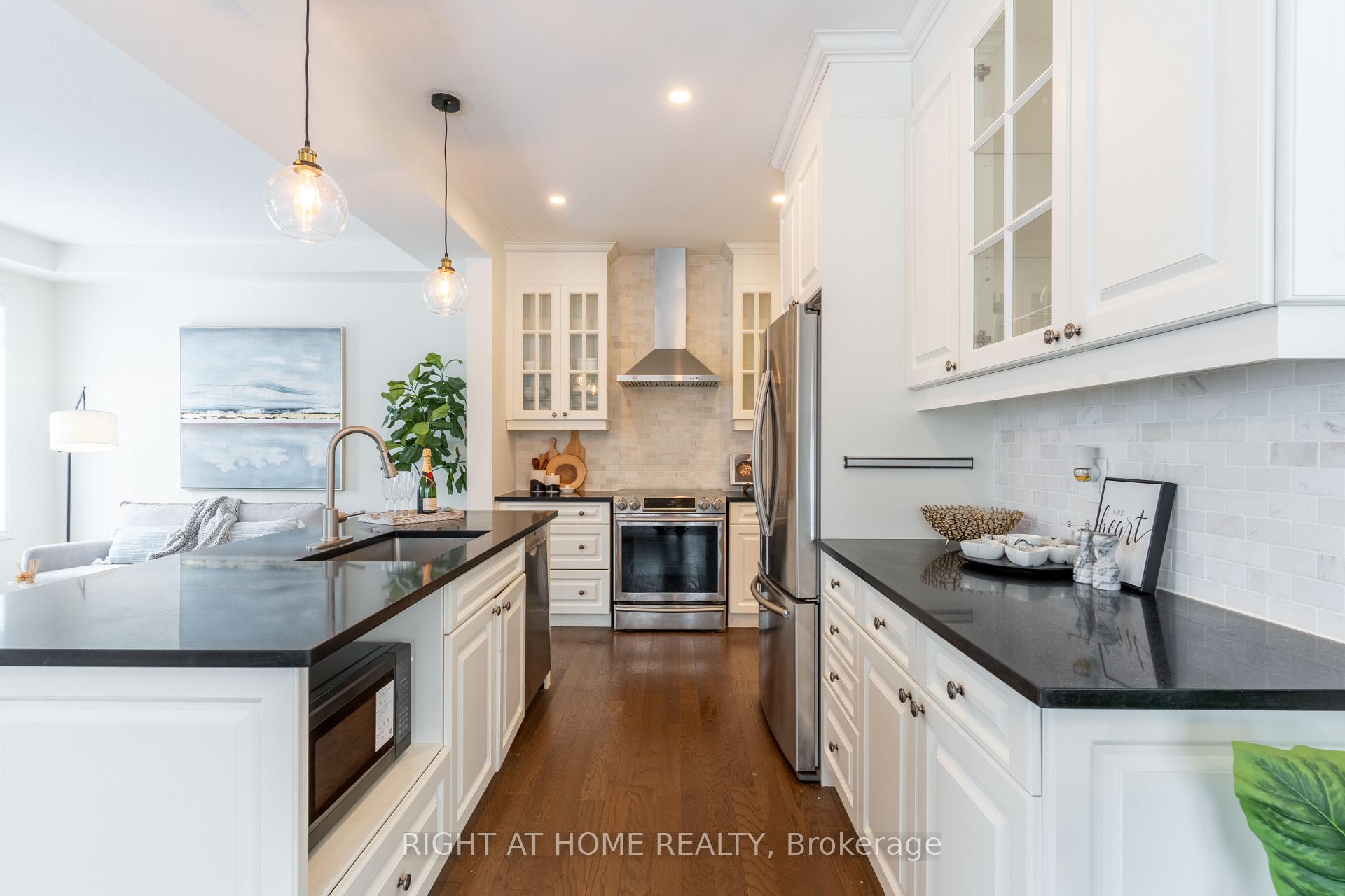 Photo 8 of 156 Cranesbill Road, Ottawa, Kanata - Emerald Meadows/Trailwest — HOMEH