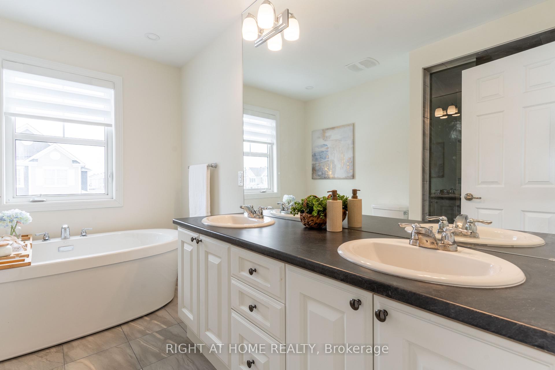 Photo 23 of 156 Cranesbill Road, Ottawa, Kanata - Emerald Meadows/Trailwest — HOMEH