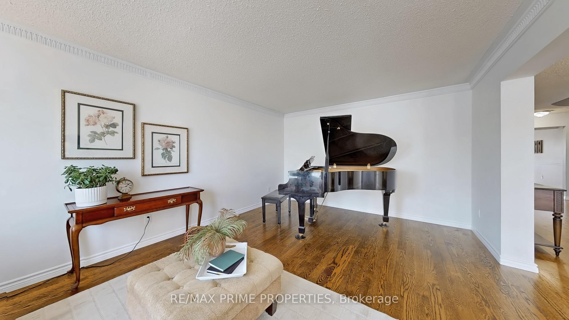 Photo 3 of 66 McCarty Crescent, Markham, Markham Village — HOMEH