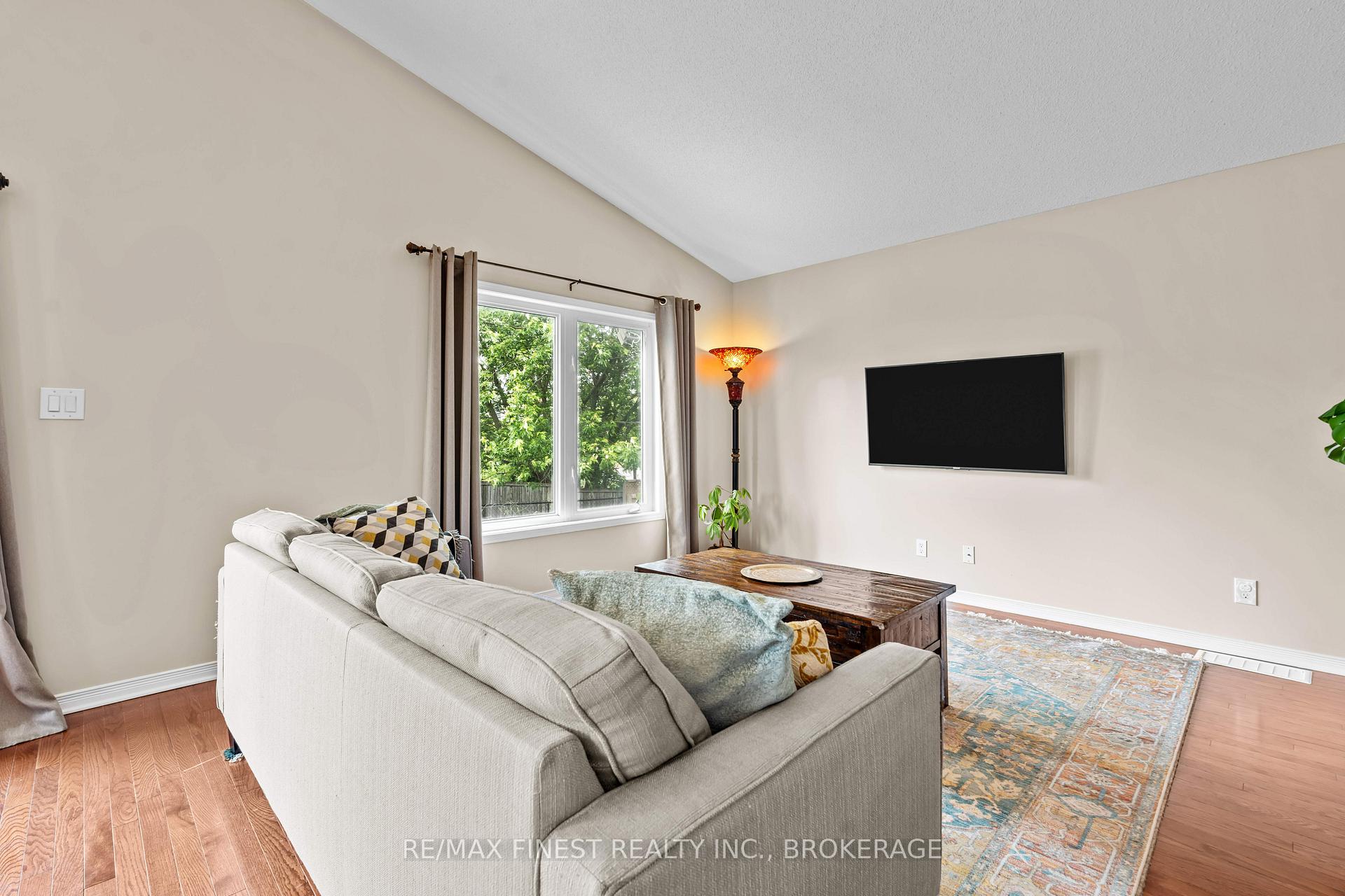 Photo 7 of 728 Margaret Way, Kingston, Kingston East (Incl Barret Crt) — HOMEH