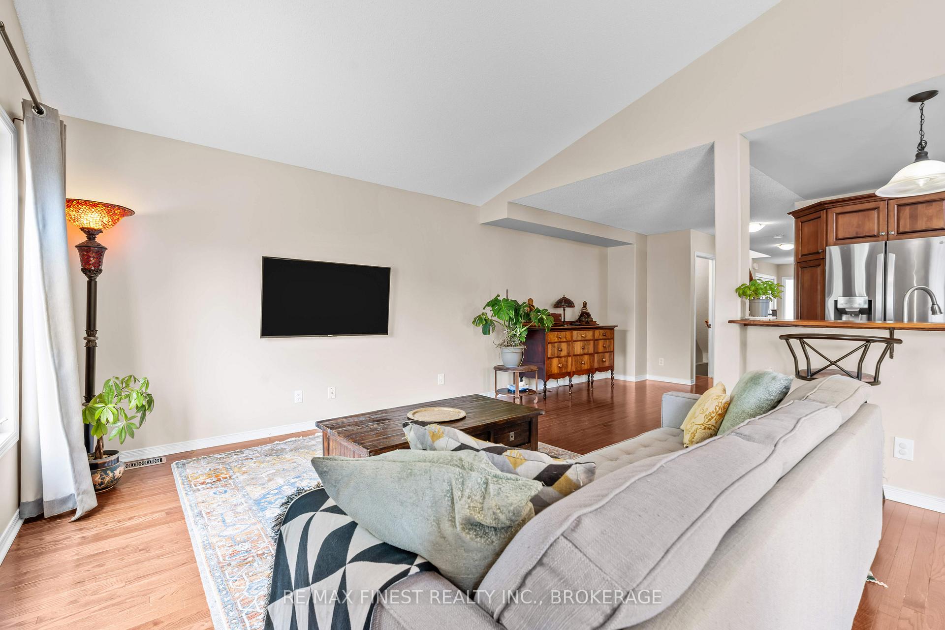 Photo 8 of 728 Margaret Way, Kingston, Kingston East (Incl Barret Crt) — HOMEH