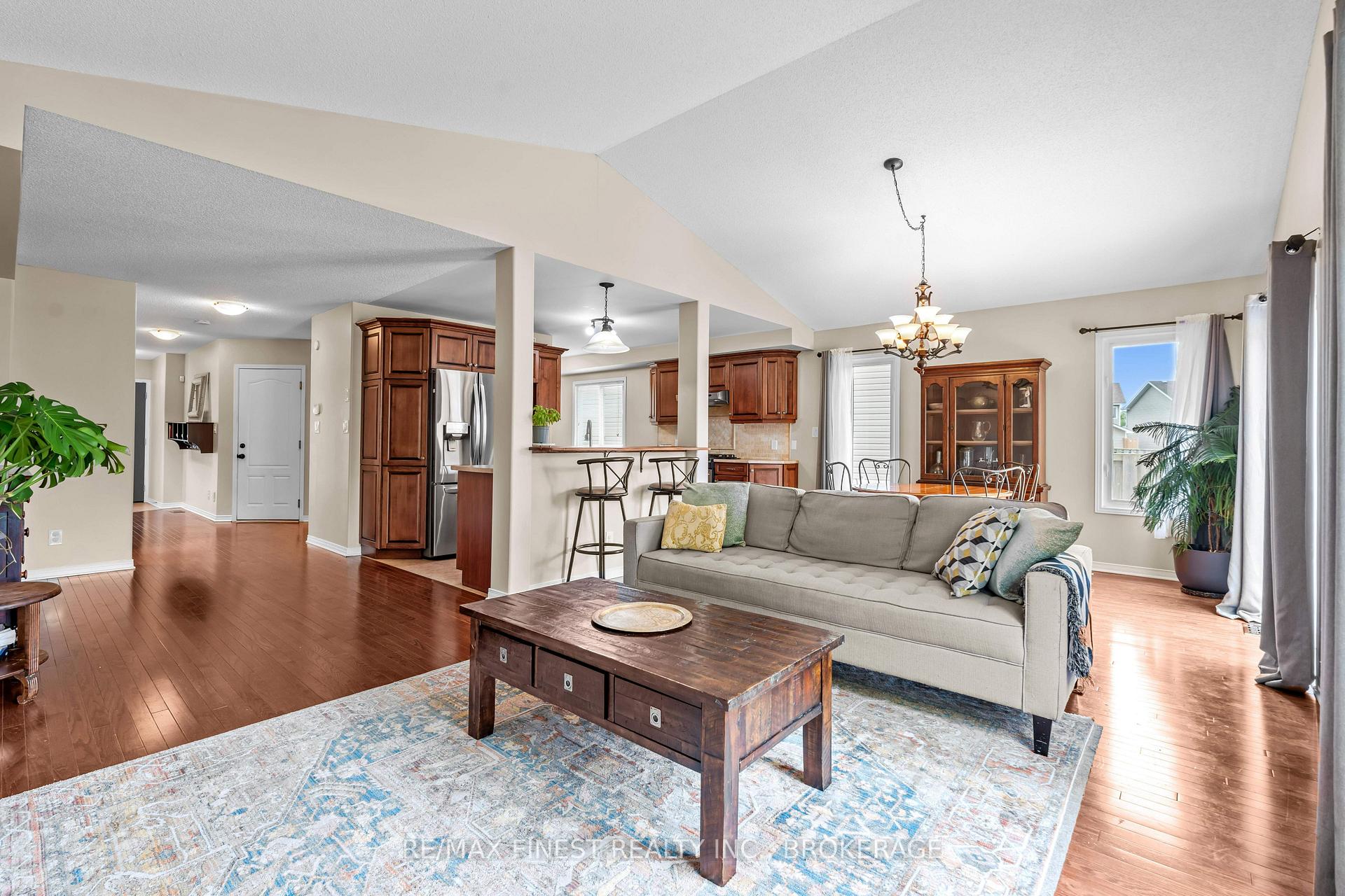 Photo 10 of 728 Margaret Way, Kingston, Kingston East (Incl Barret Crt) — HOMEH