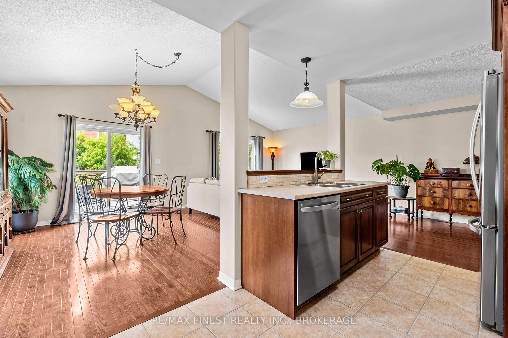 Photo 16 of 728 Margaret Way, Kingston, Kingston East (Incl Barret Crt) — HOMEH
