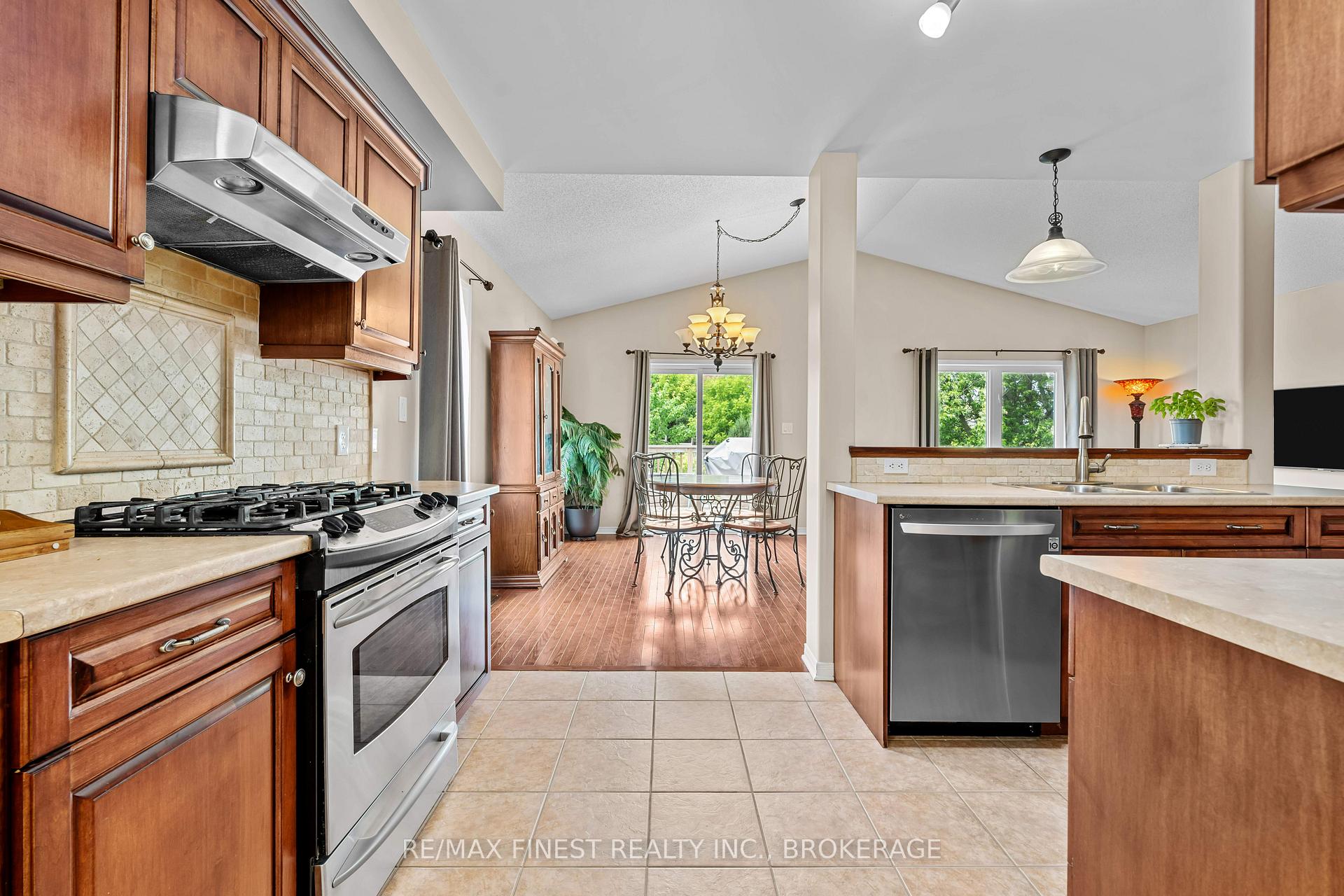 Photo 18 of 728 Margaret Way, Kingston, Kingston East (Incl Barret Crt) — HOMEH