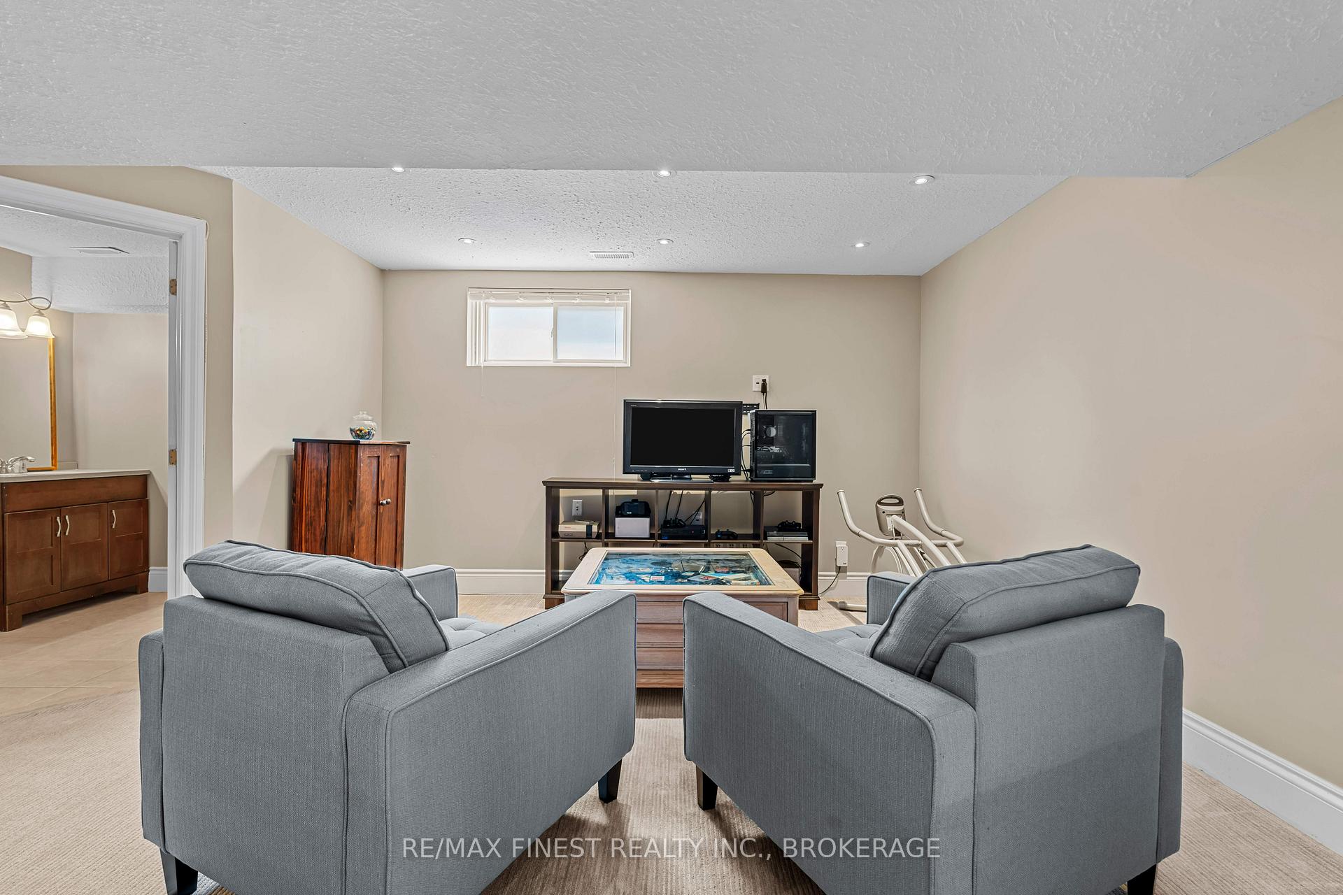 Photo 36 of 728 Margaret Way, Kingston, Kingston East (Incl Barret Crt) — HOMEH