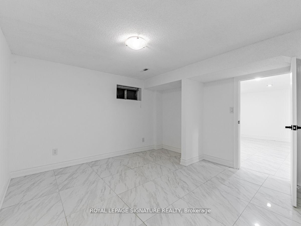 Photo 4 of 71 Innisbrook (Lower) Crescent, Markham, Aileen-Willowbrook — HOMEH