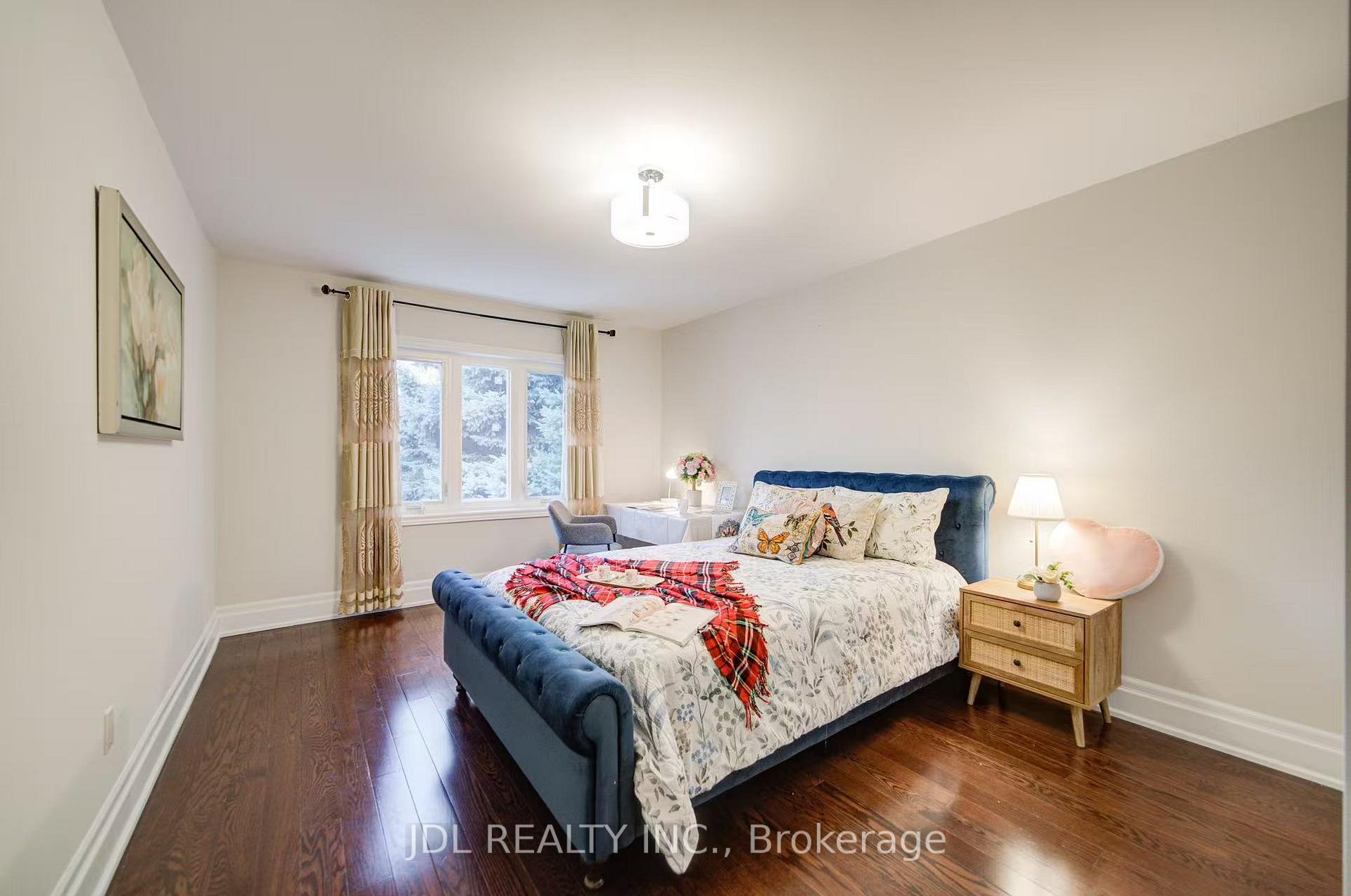 Photo 1 of Unit Room E, 3 Moses Crescent, Markham, Cachet — HOMEH