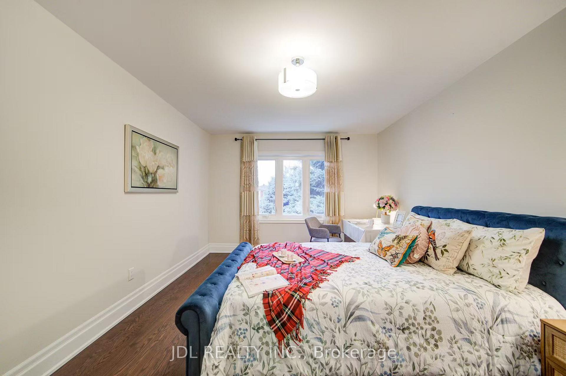 Photo 2 of Unit Room E, 3 Moses Crescent, Markham, Cachet — HOMEH