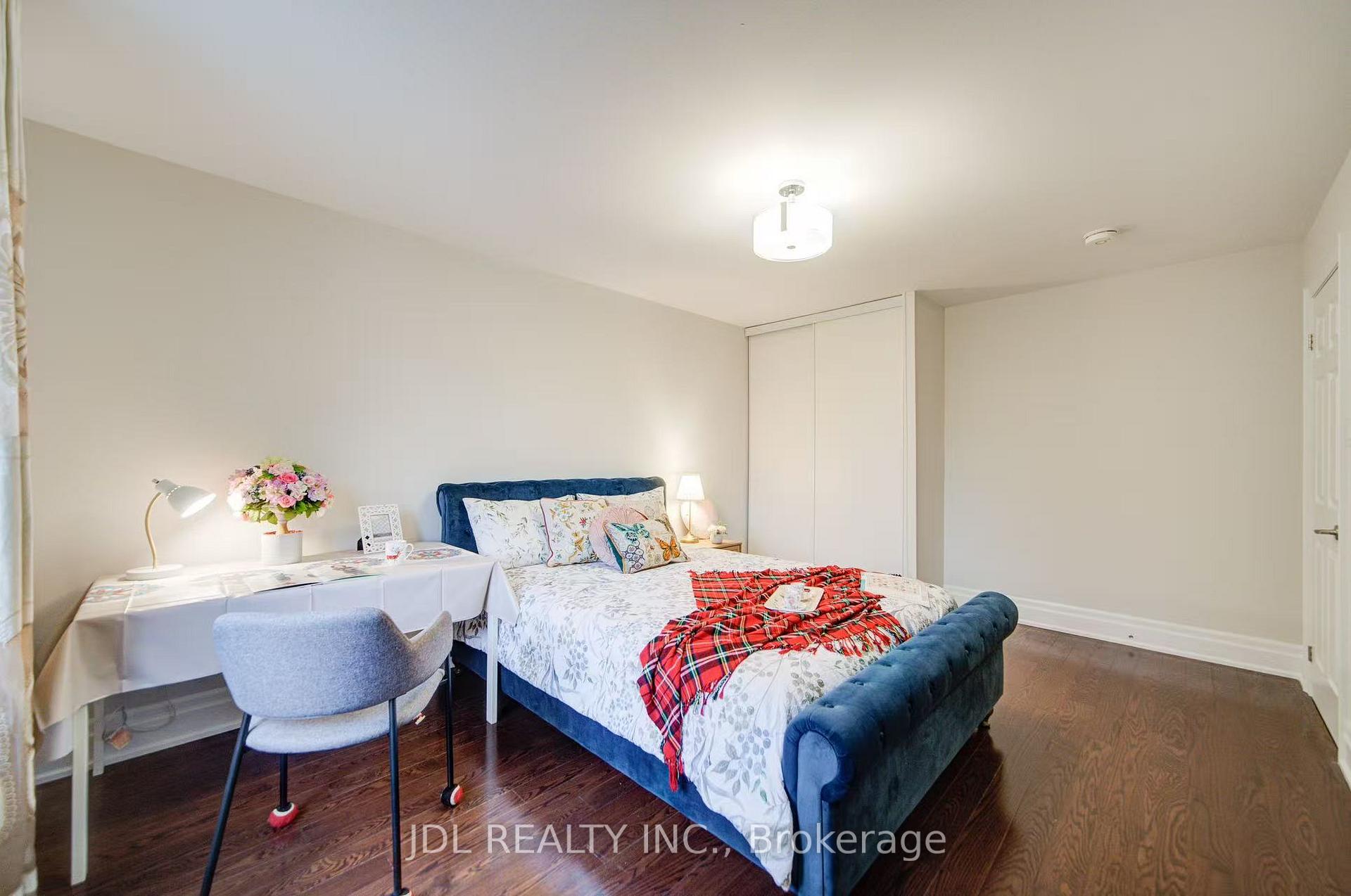 Photo 3 of Unit Room E, 3 Moses Crescent, Markham, Cachet — HOMEH