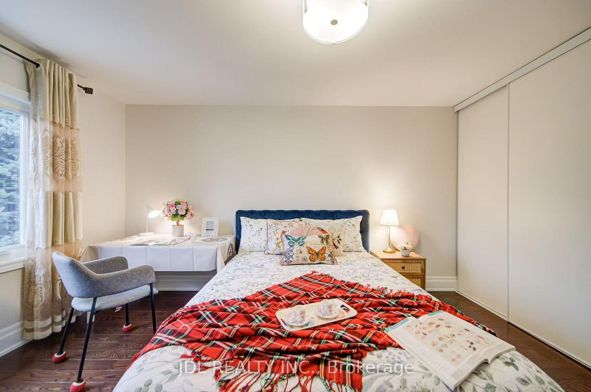 Photo 4 of Unit Room E, 3 Moses Crescent, Markham, Cachet — HOMEH