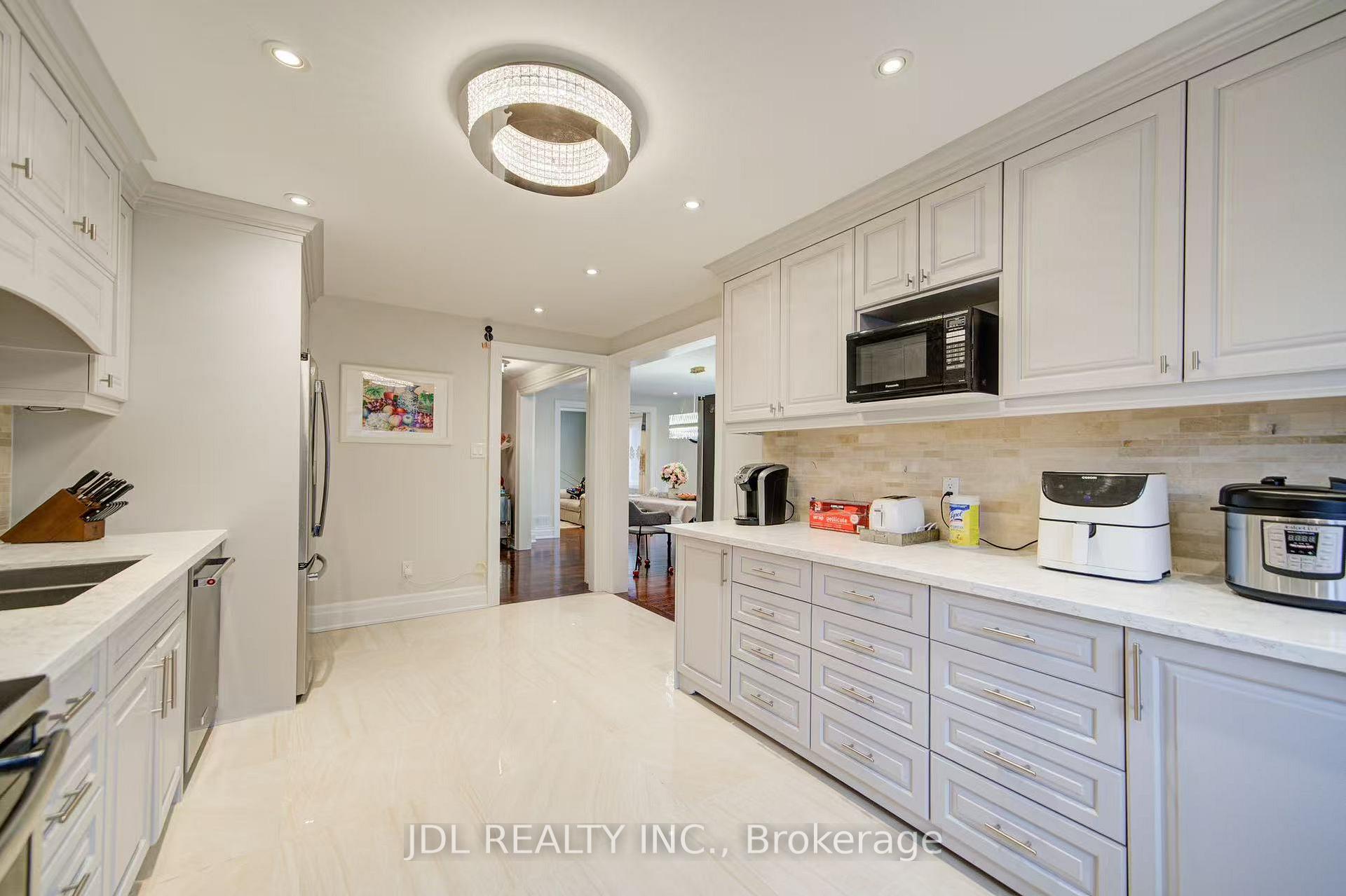 Photo 8 of Unit Room E, 3 Moses Crescent, Markham, Cachet — HOMEH