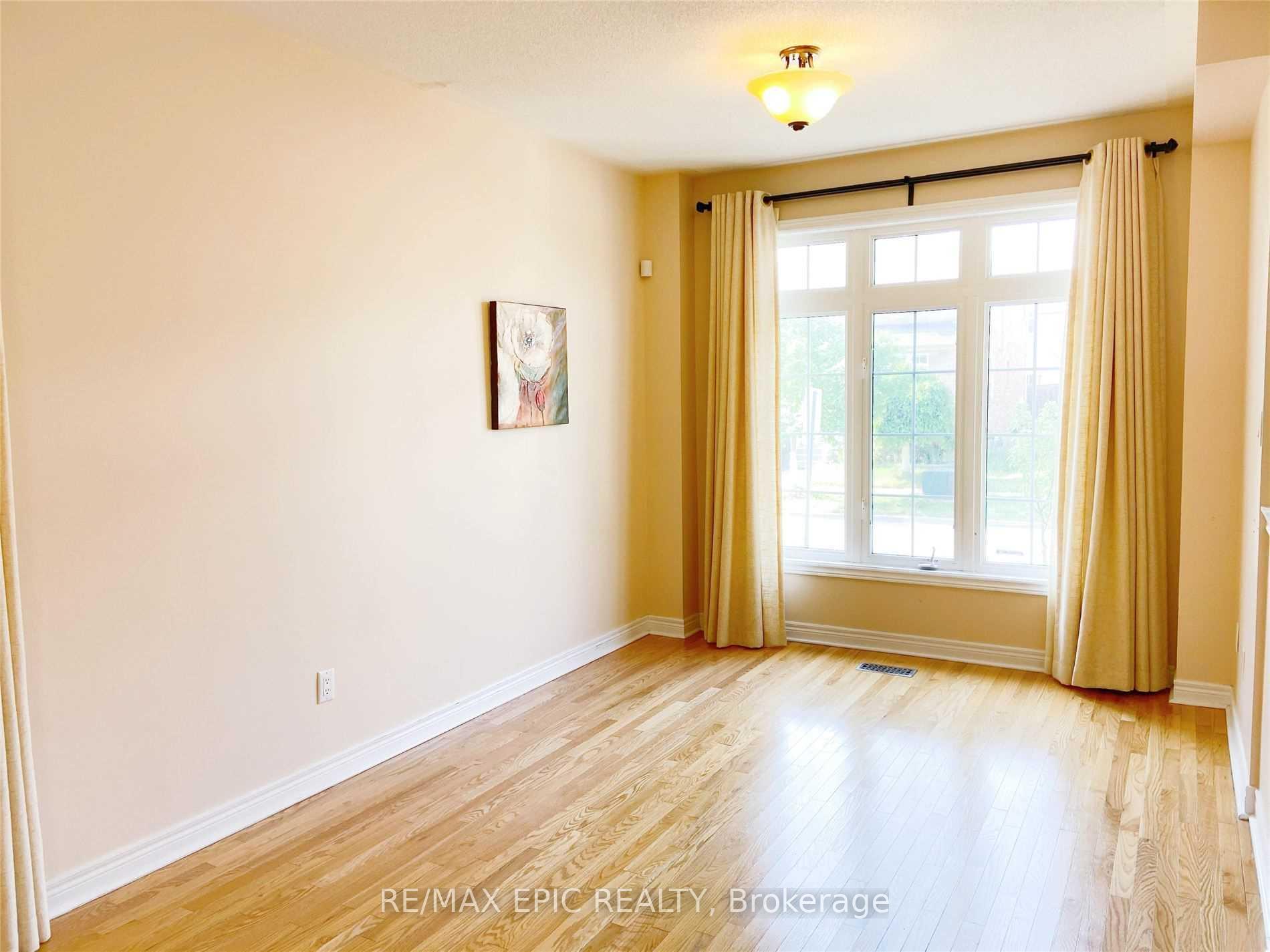 Photo 3 of 5 Markshire Road, Markham, Cachet — HOMEH