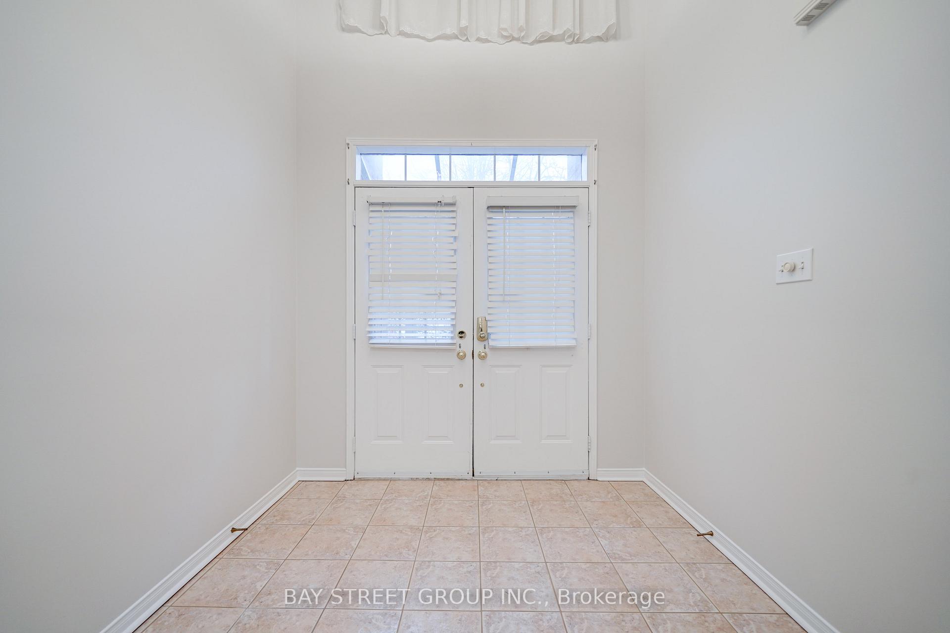 Photo 4 of 52 Cynthia Jean Street, Markham, Berczy — HOMEH