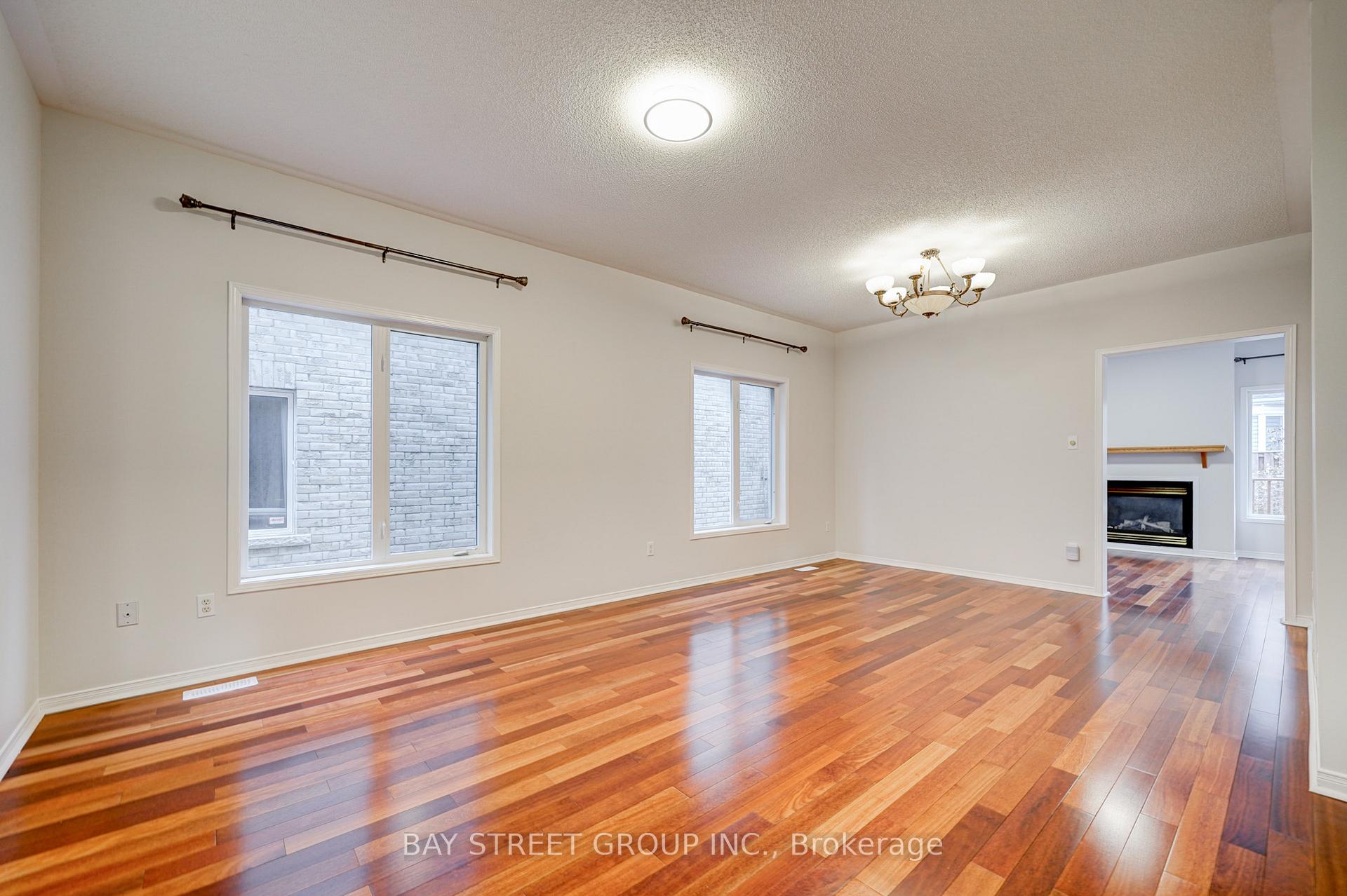 Photo 10 of 52 Cynthia Jean Street, Markham, Berczy — HOMEH