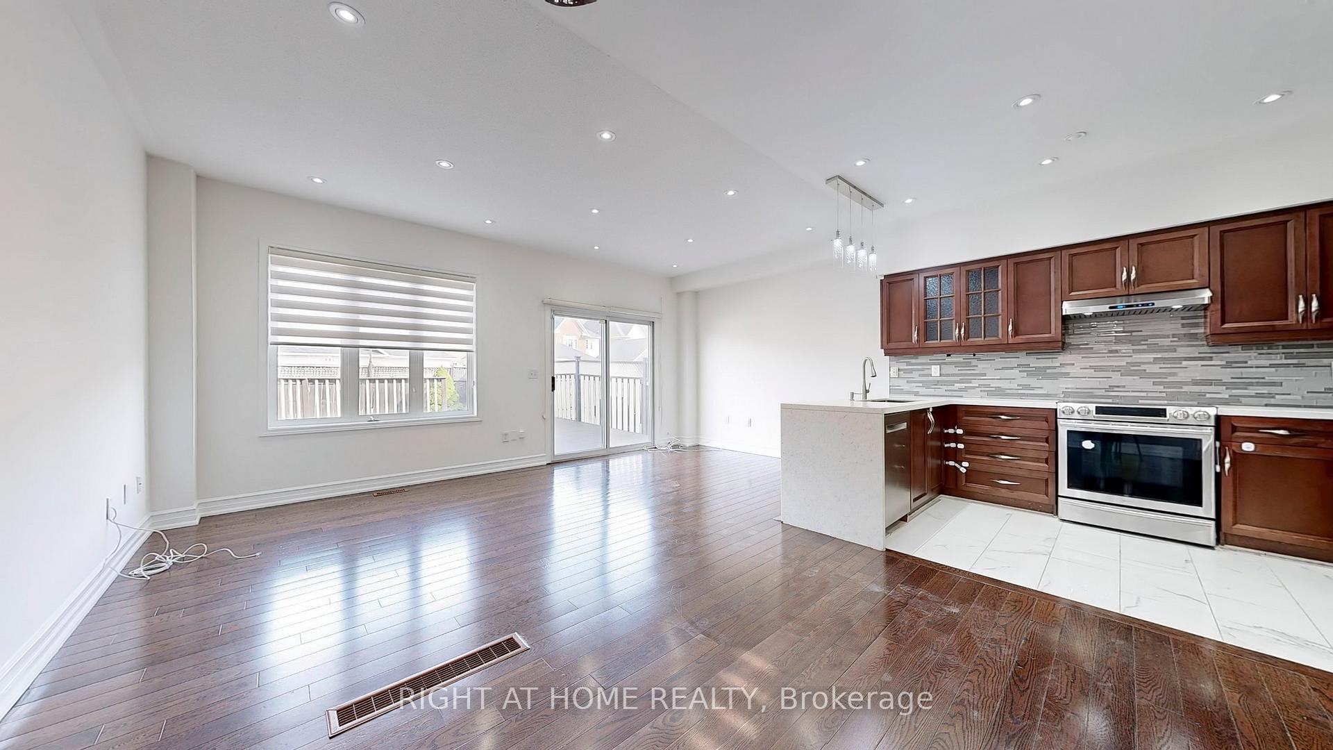 Photo 10 of 16 Wingrove Street, Markham, Wismer — HOMEH