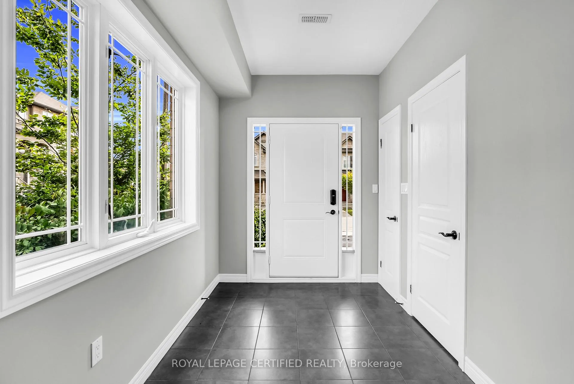 Photo 6 of 89 Bloom Crescent, Hamilton, Stoney Creek — HOMEH
