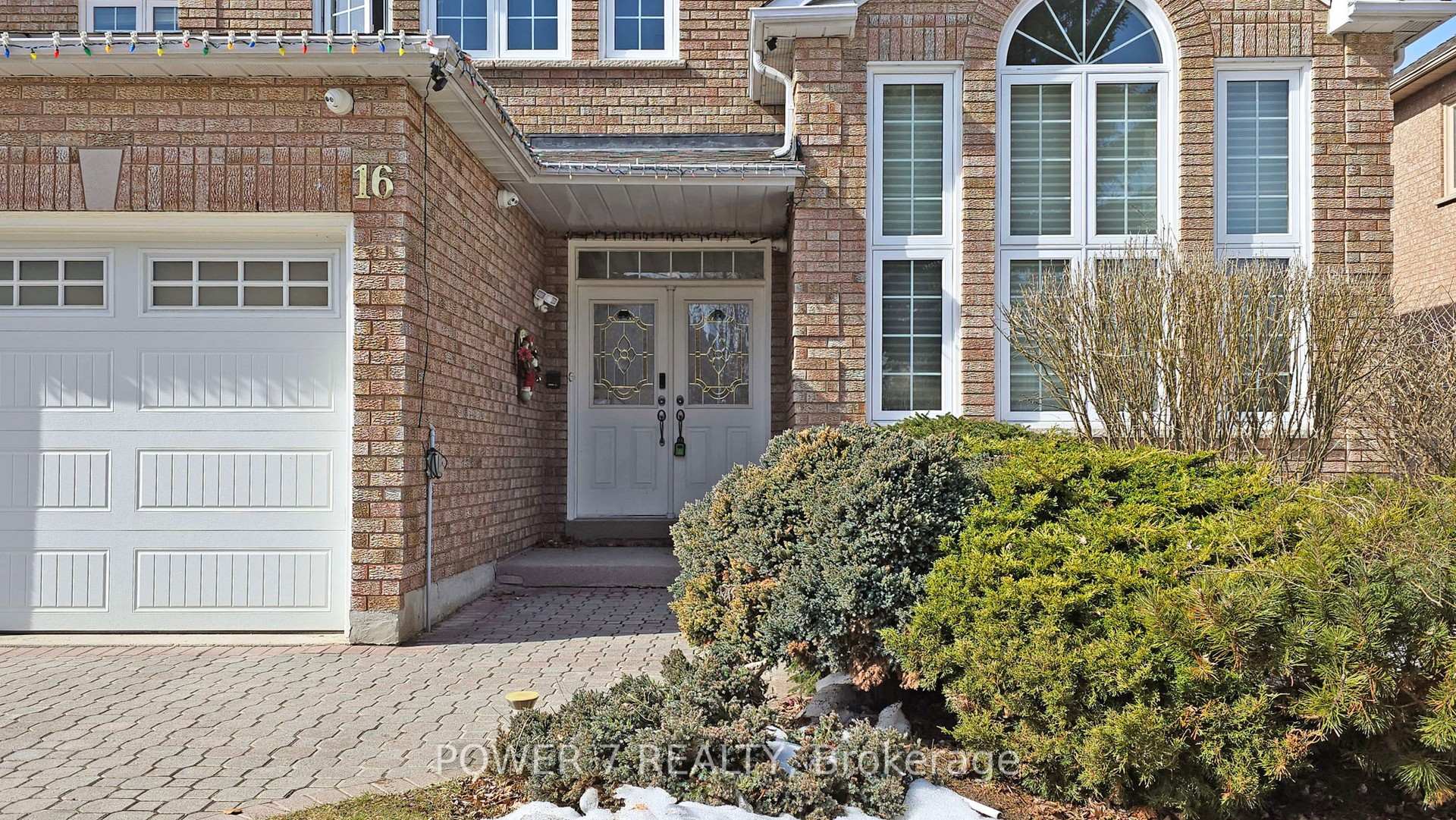 Photo 2 of 16 Eyer Drive W, Markham, Cachet — HOMEH
