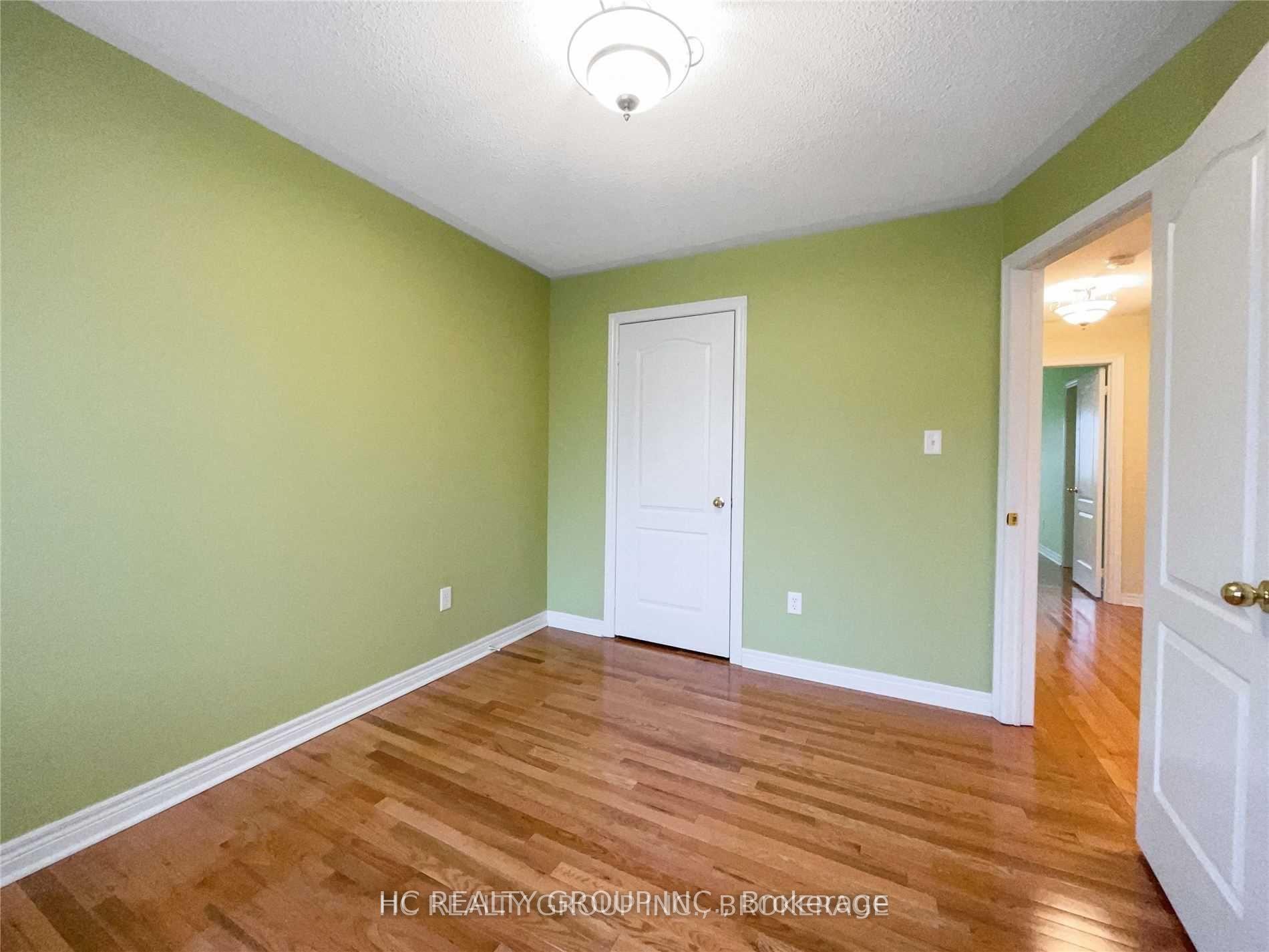 Photo 8 of Unit Upper, 29 Pillar Rock Crescent, Markham, Victoria Manor-Jennings Gate — HOMEH