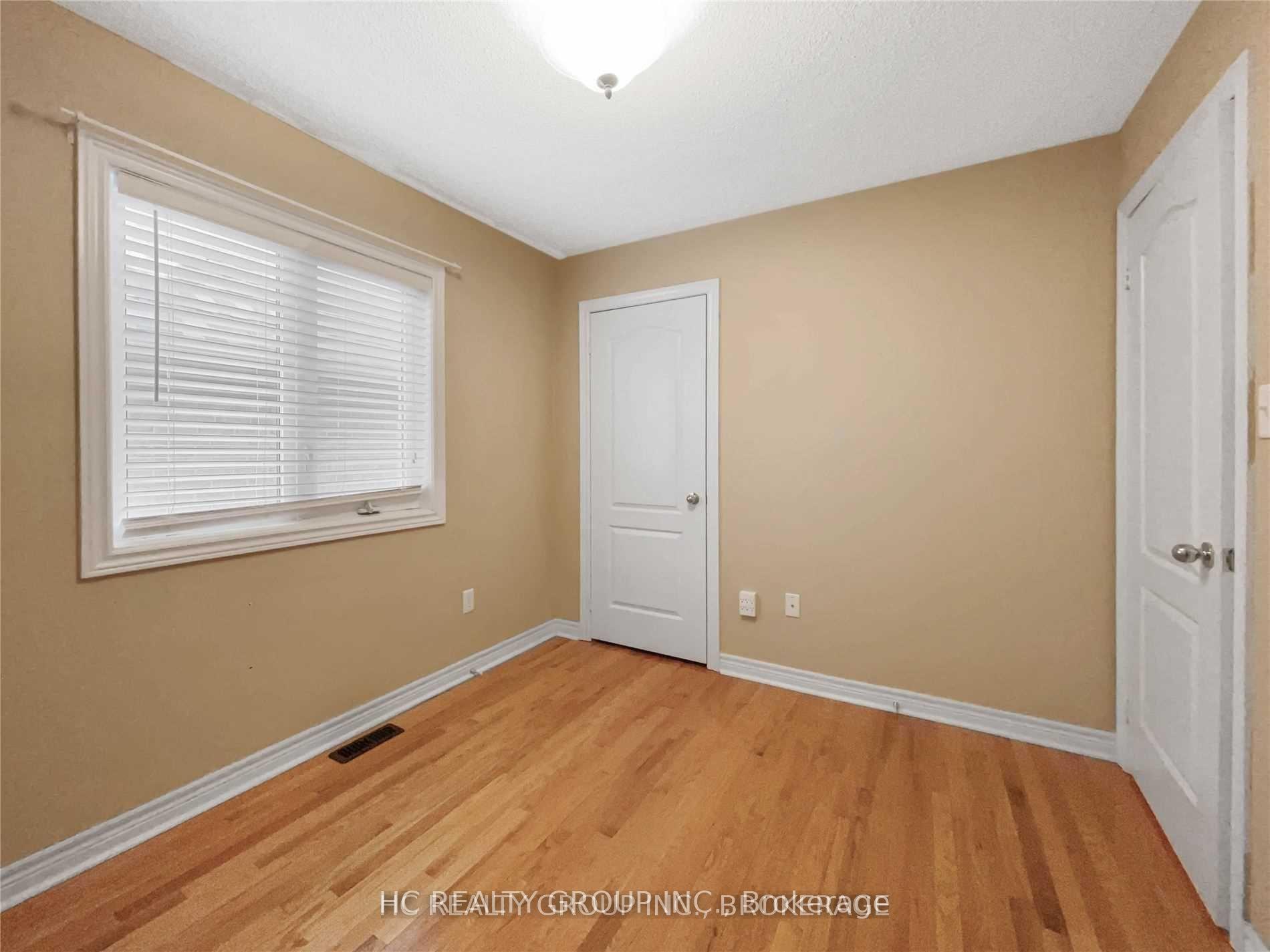 Photo 9 of Unit Upper, 29 Pillar Rock Crescent, Markham, Victoria Manor-Jennings Gate — HOMEH