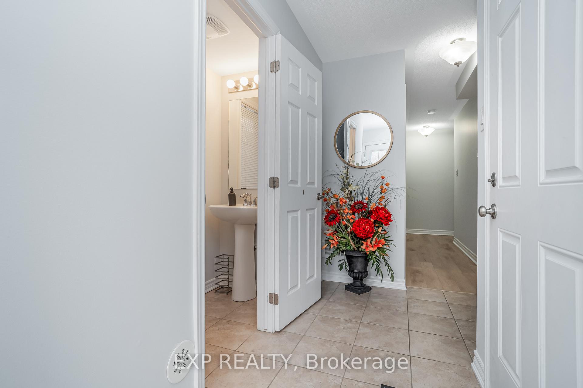 Photo 3 of 604 Meadowcreek Circle, Ottawa, Kanata - Emerald Meadows/Trailwest — HOMEH