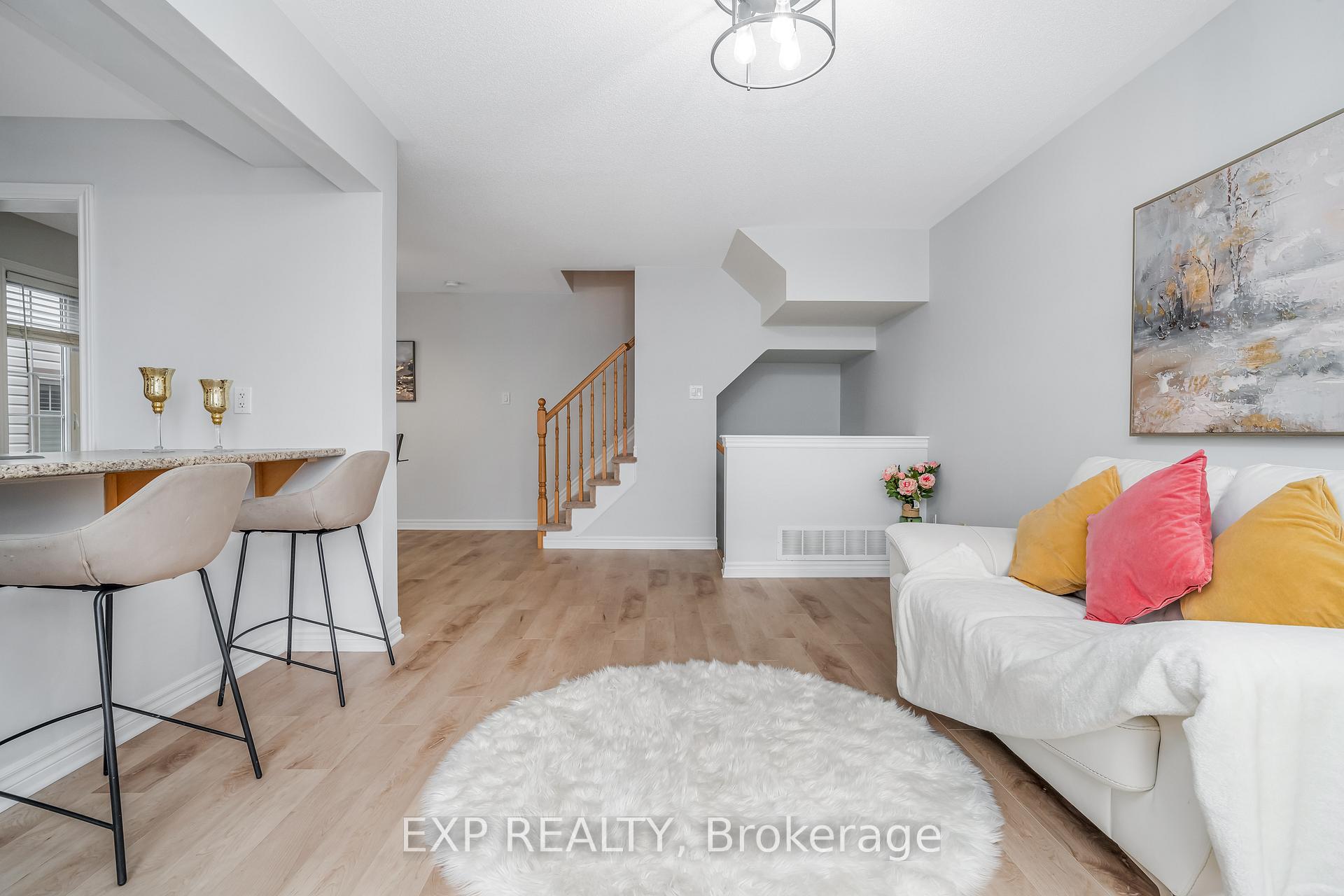 Photo 5 of 604 Meadowcreek Circle, Ottawa, Kanata - Emerald Meadows/Trailwest — HOMEH