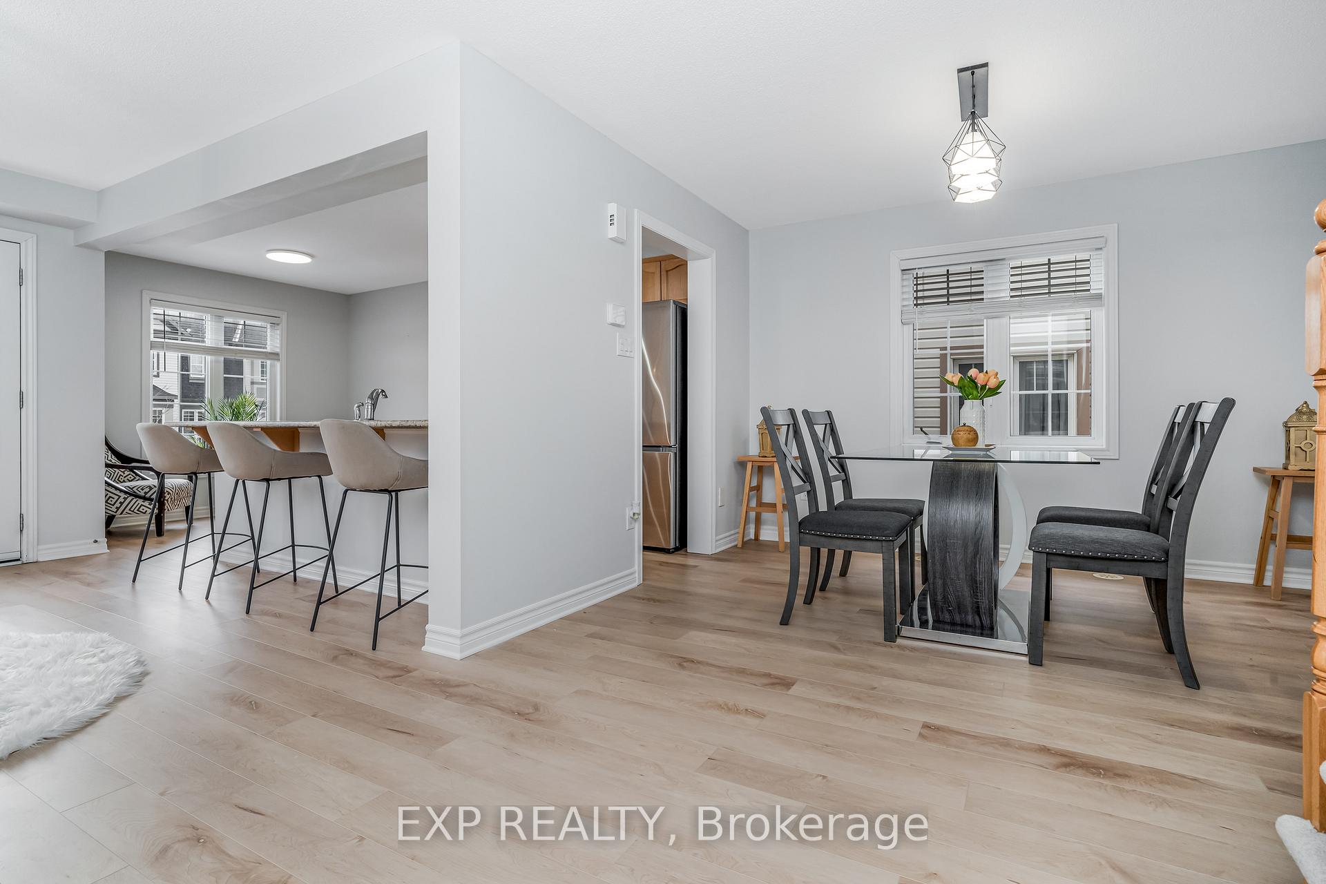Photo 8 of 604 Meadowcreek Circle, Ottawa, Kanata - Emerald Meadows/Trailwest — HOMEH